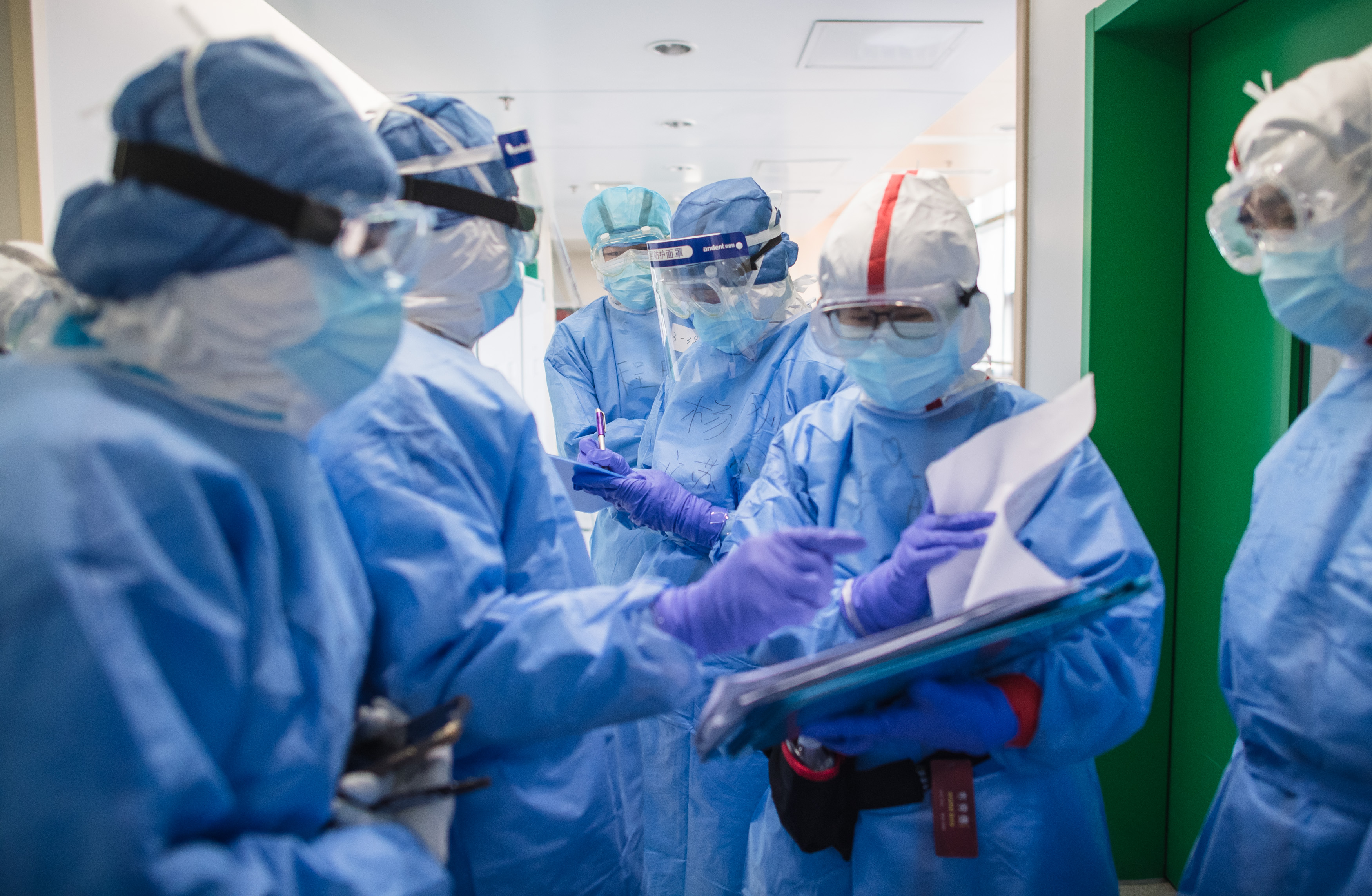 武汉白衣天使的战疫影像