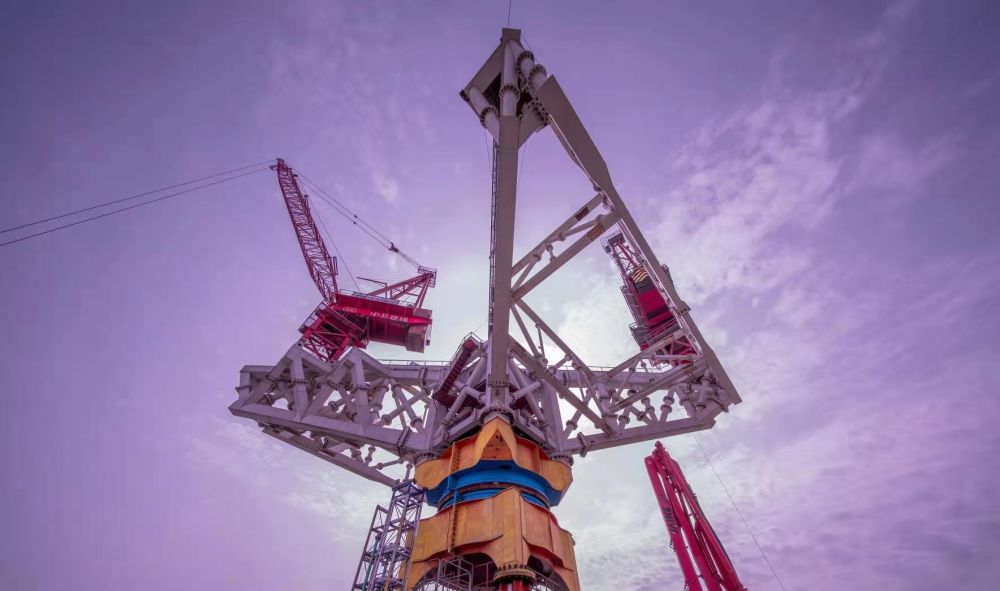 中建三局空中造楼机亮相两大国家品牌展