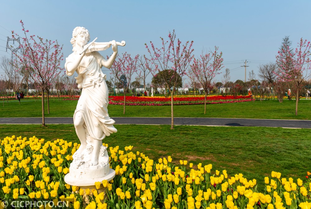 2021年2月22日拍摄的四川省什邡市时光花境艺术公园美景.