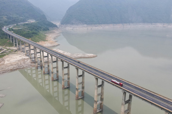 沿着高速看中国蓉昌羌歌扬幸福韵绵长
