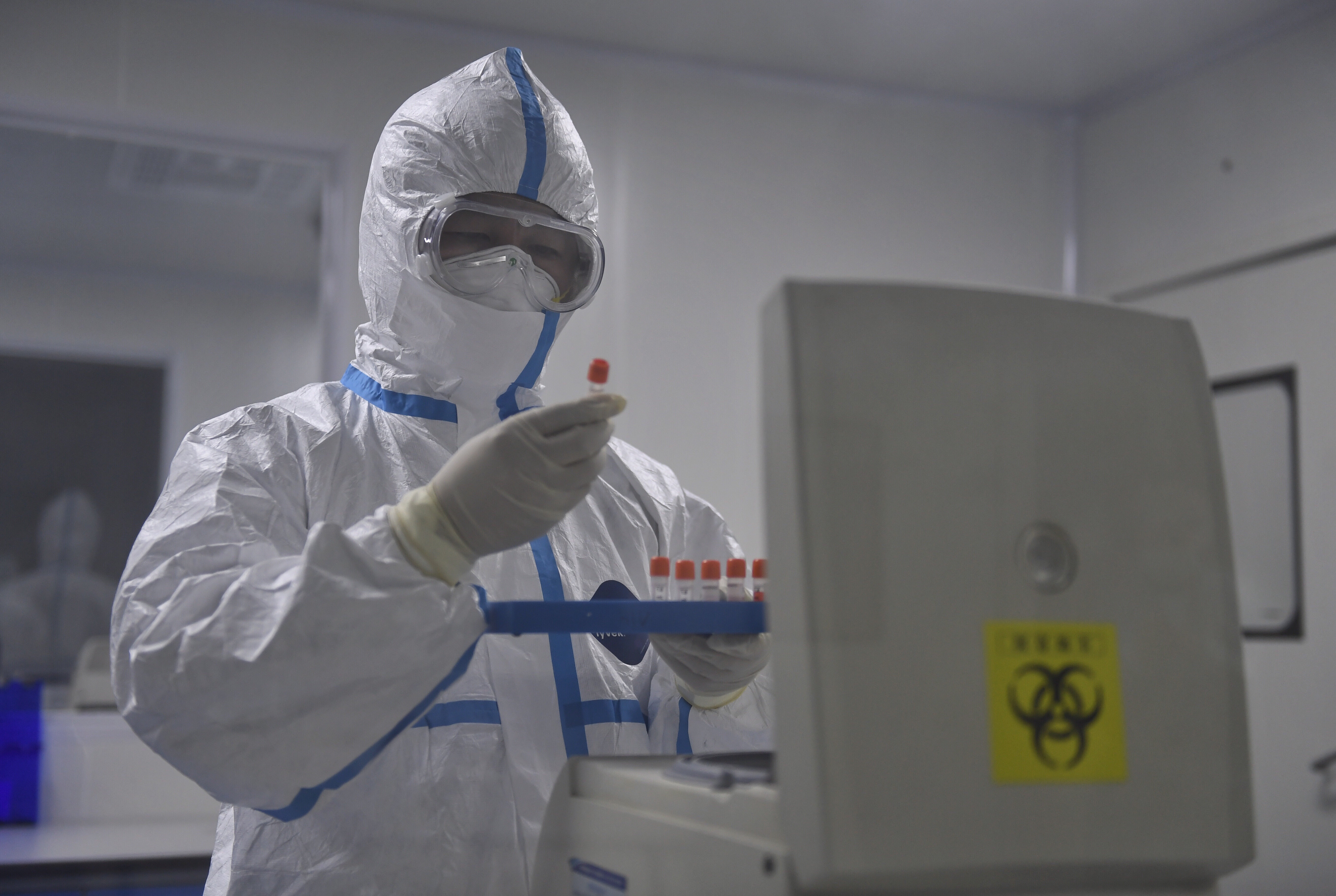 成都海关加强出入境人员新冠病毒核酸检测工作