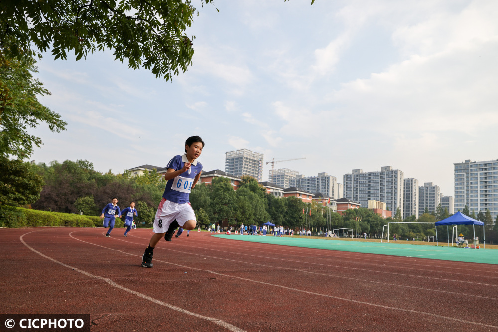 学生跑步照片图片素材图片