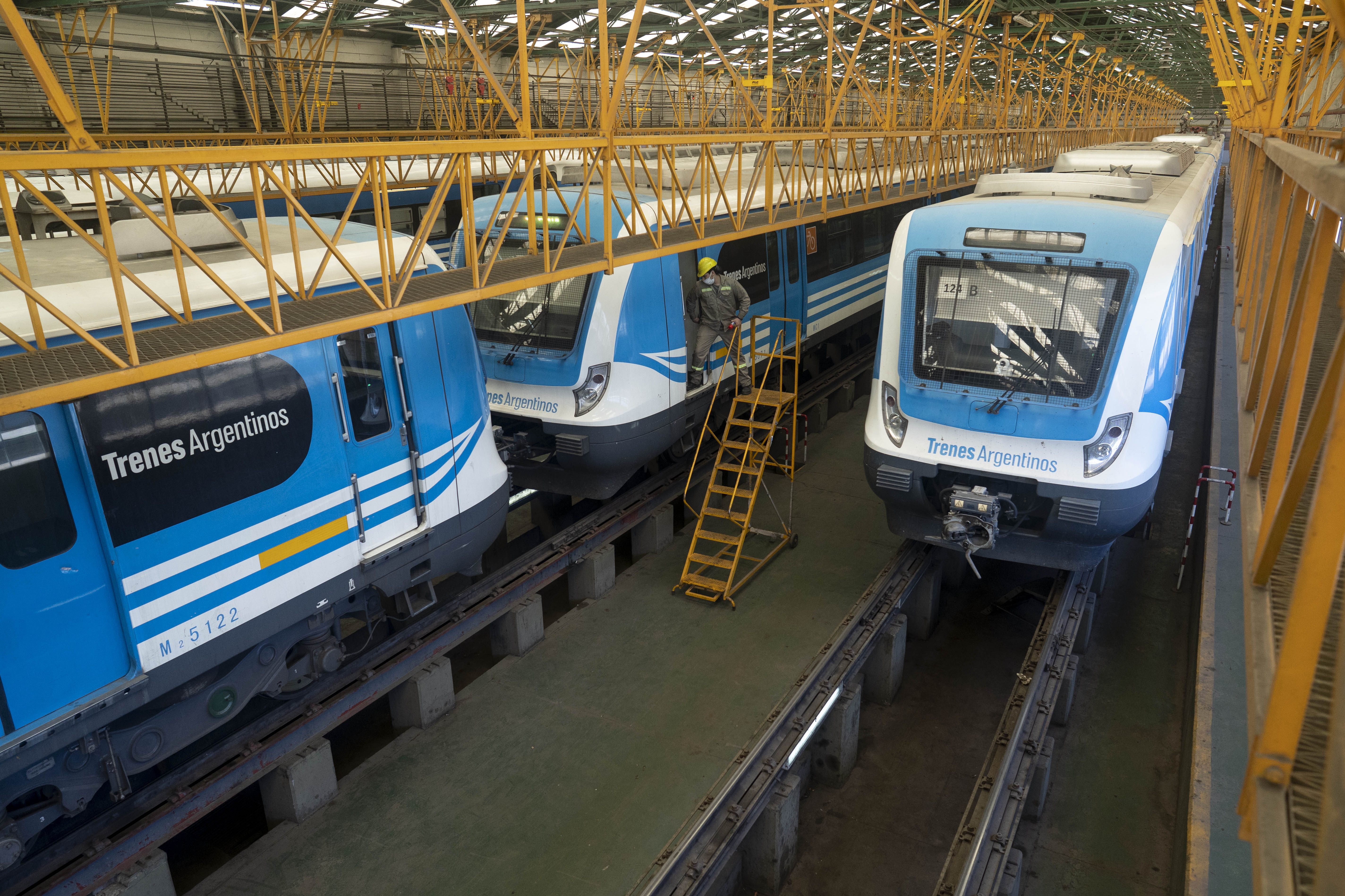 列车运维无小事中国技术人员保障阿根廷城际铁路运营