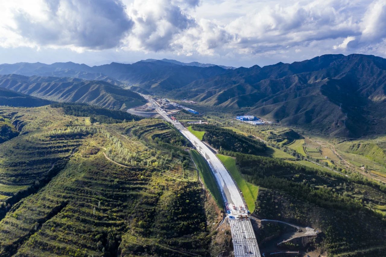 沿着高速看中国延崇高速驶向冰雪冬奥梦