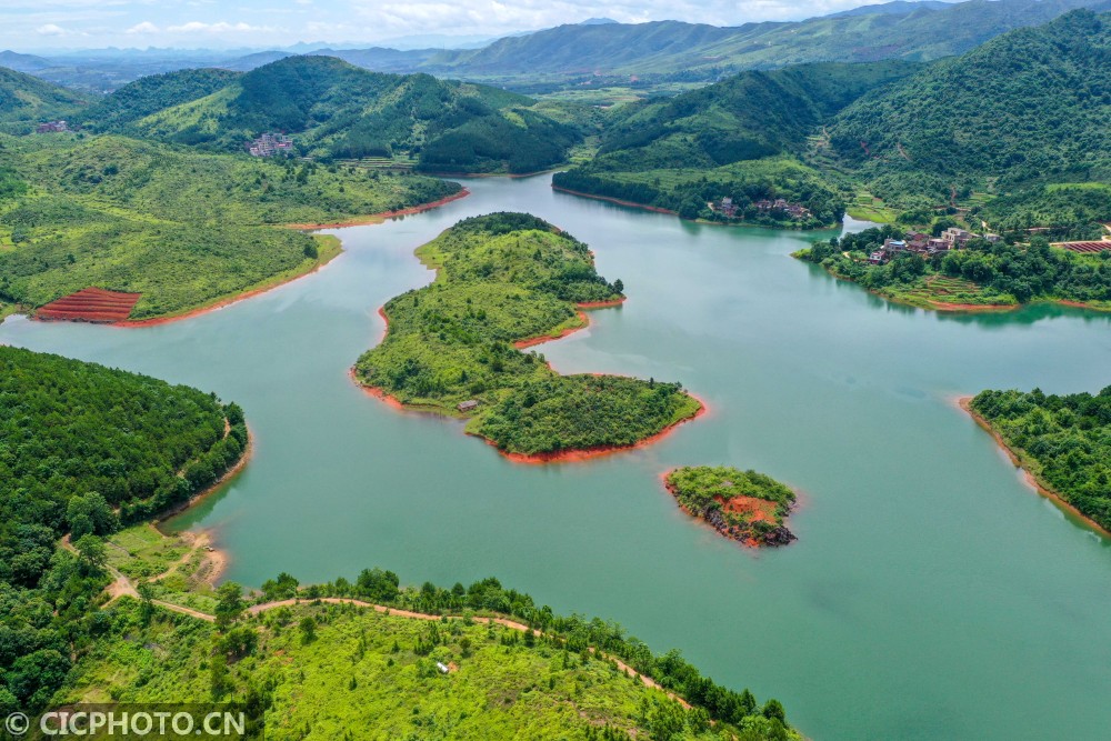 (无人机拍摄)cicphoto/蒋克青 摄↑2021年6月15日在江西省抚州市金溪
