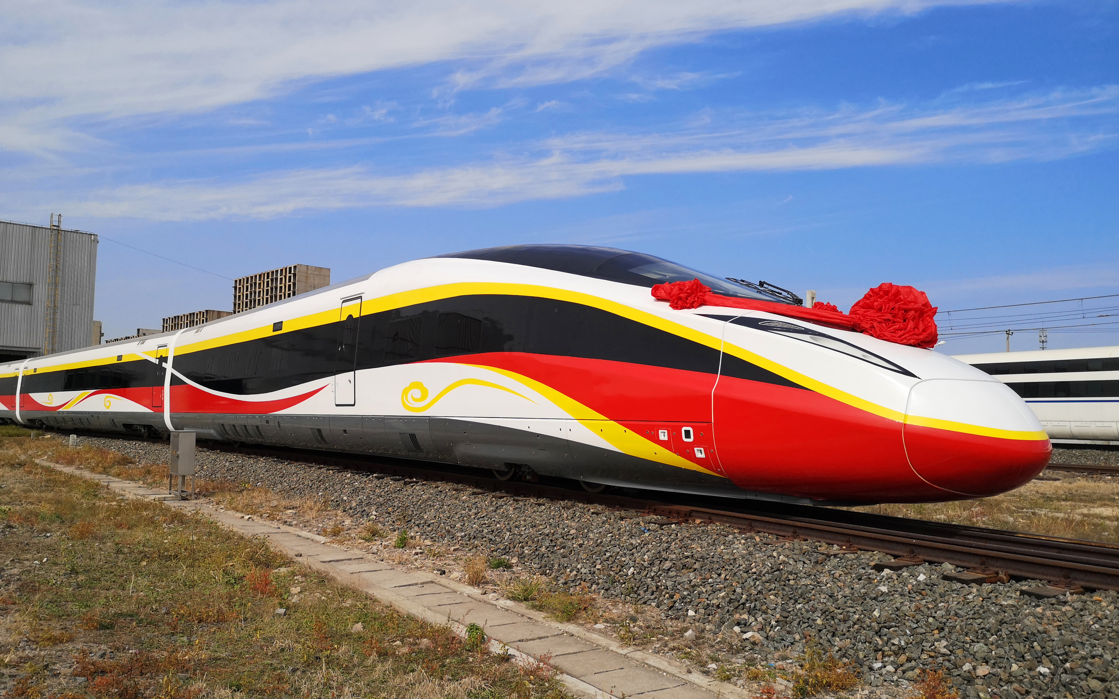 时速400公里跨国互联互通高速动车组在河北唐山下线