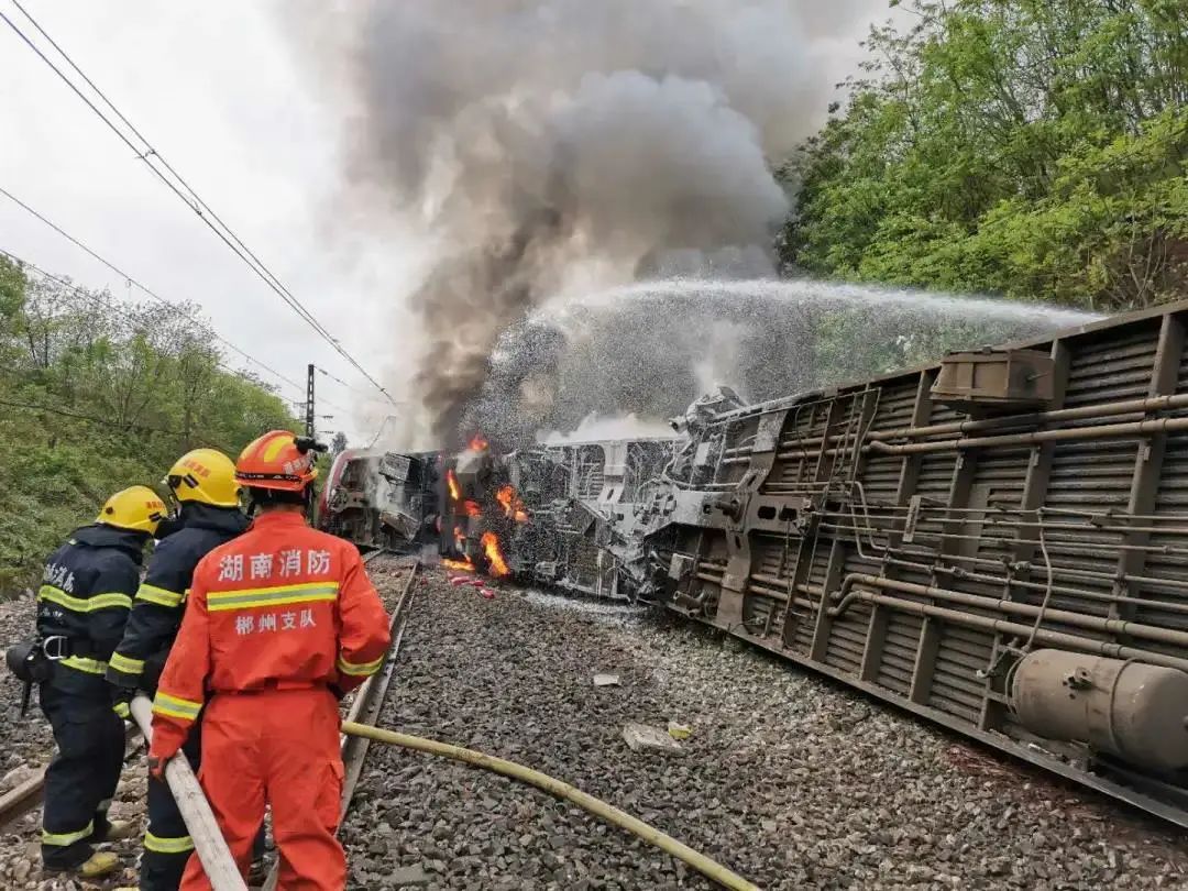 Las imágenes más impactantes del tren descarrilado en el estado de ...