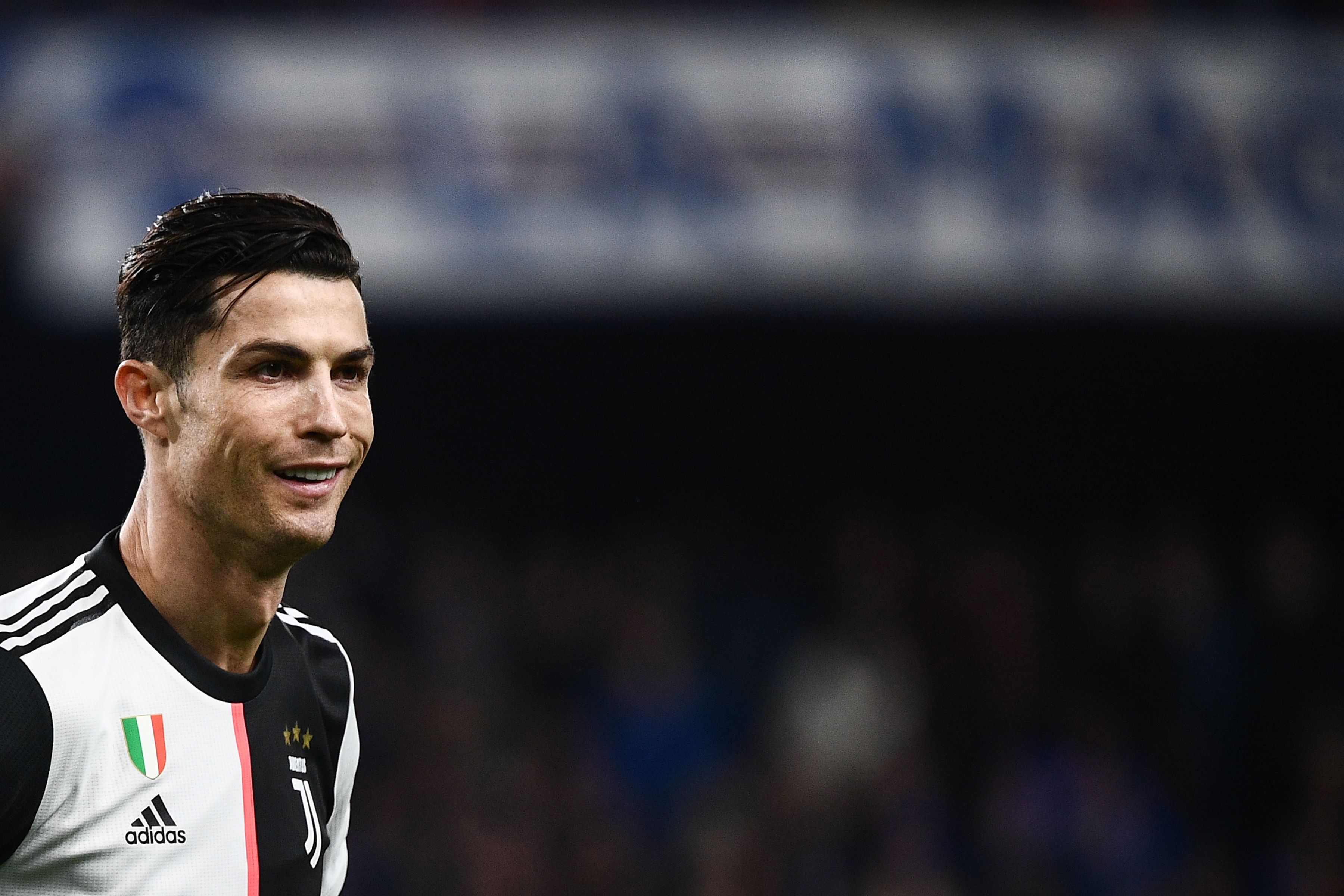 12月18日,尤文图斯队球员c罗在比赛中.