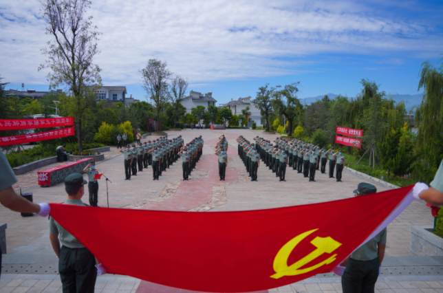 盛夏的川西高原腹地,烈日炎炎,和天气一样"热情澎湃"的,还有63790部队
