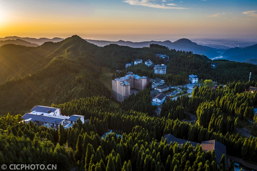 四川什邡钟鼎寺晨曦美如画