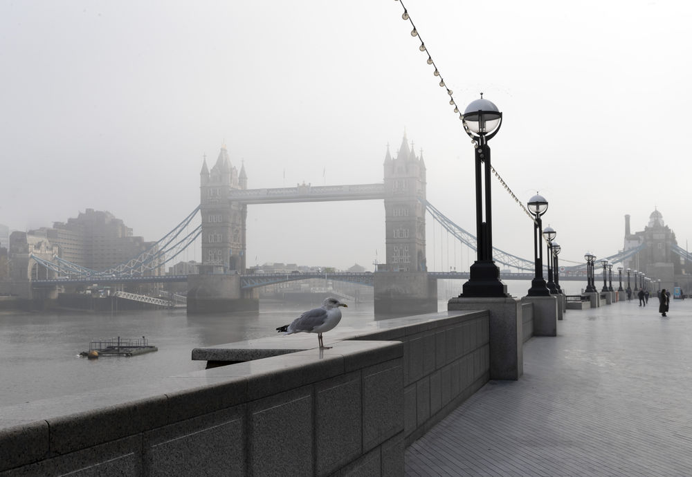 雾都伦敦开始实施大范围禁足措施