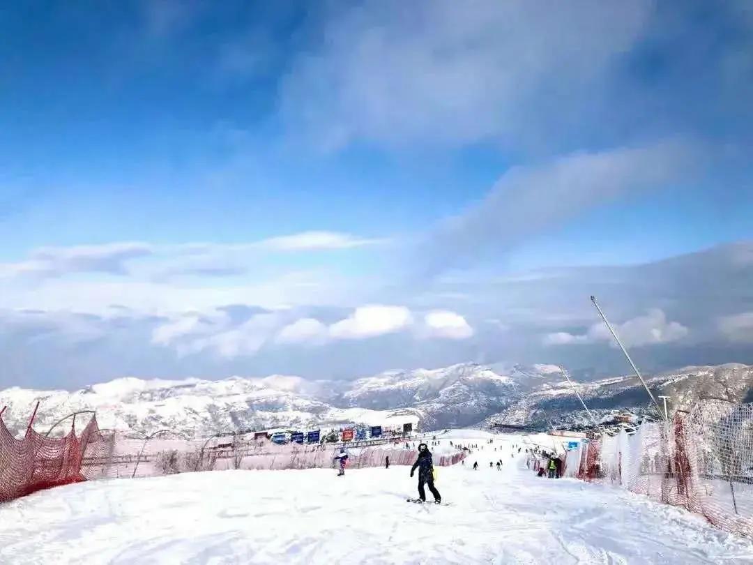 这么近 那么美 周末到河北｜高品质滑雪体验！来保定涞源七山滑雪场！