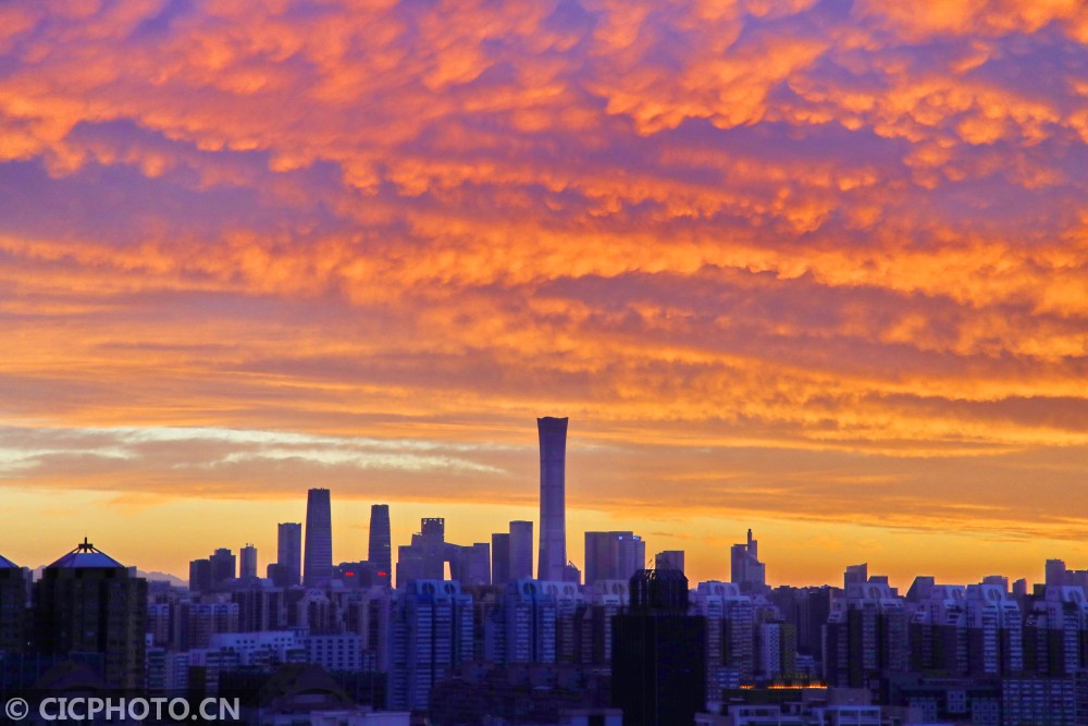 北京迎来绚丽朝霞