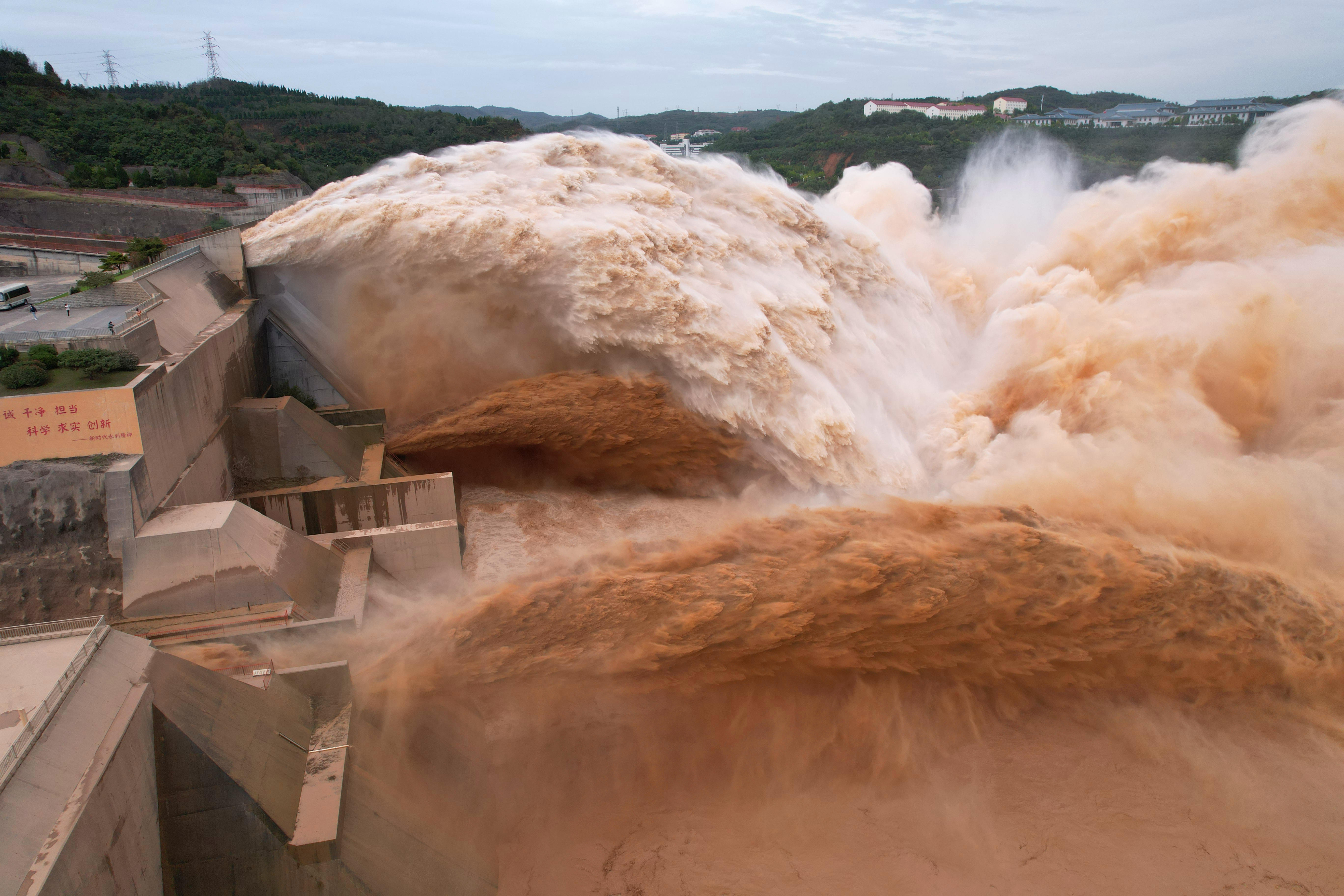 黄河小浪底水库秋汛防洪目击记