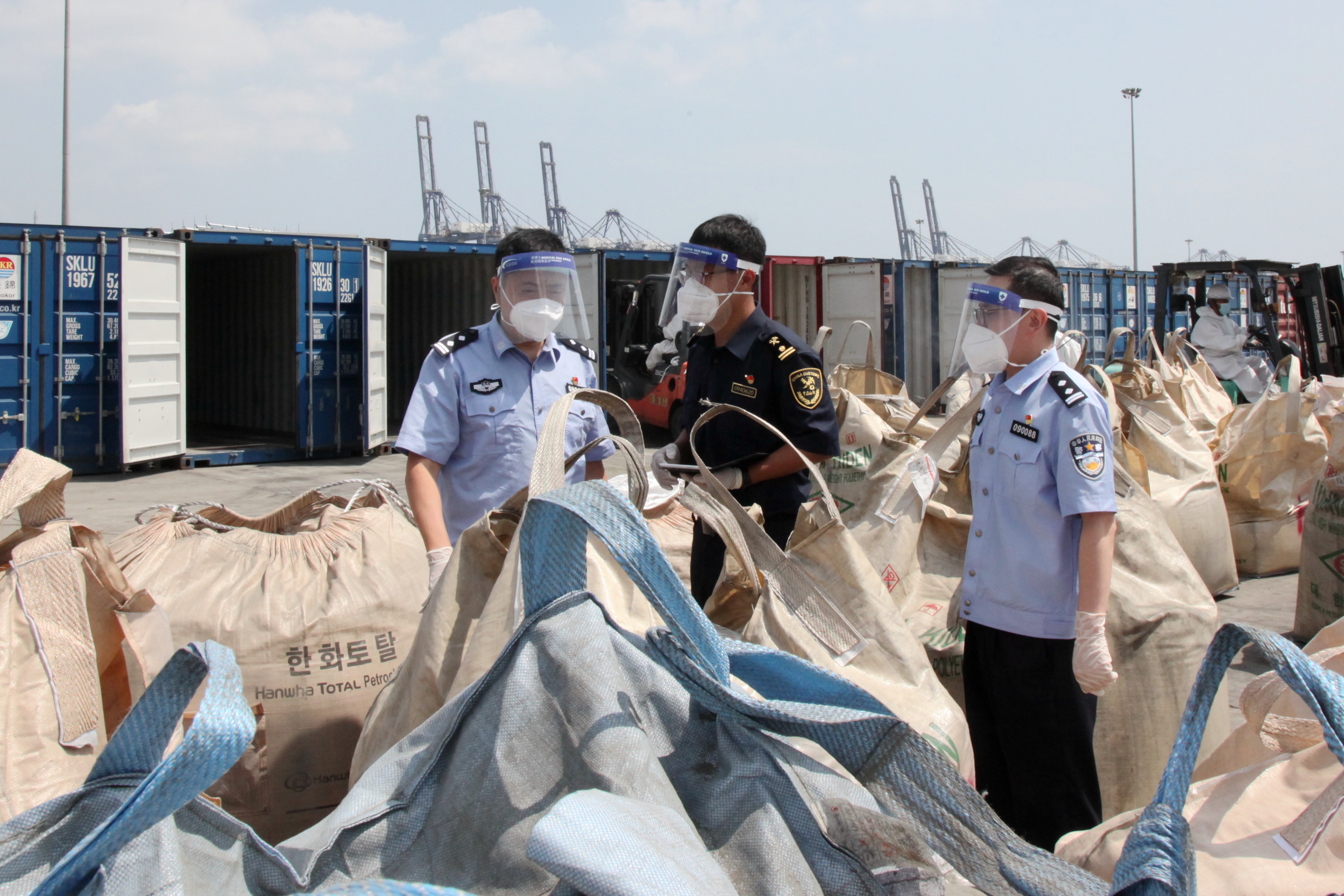 抓獲主要犯罪嫌疑人10人,查緝涉案地點9個,扣押涉案物品及電子證據