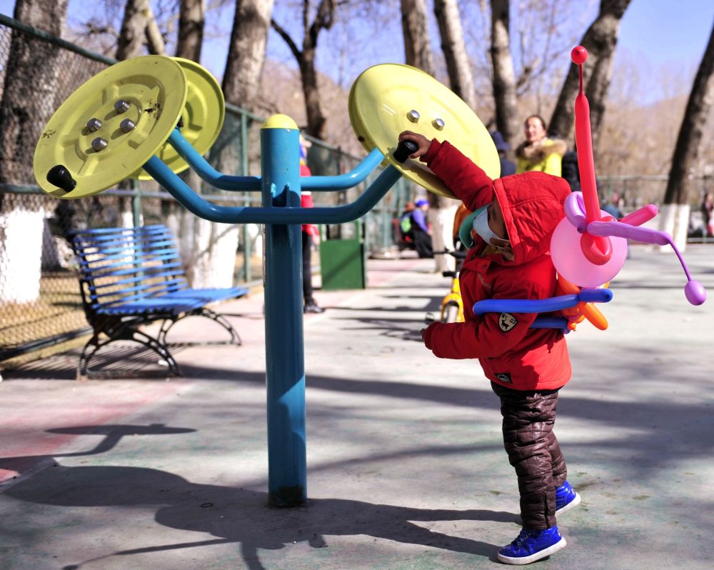 "在社区体育活动空间里,现有设施及标准更多倾向于成年人甚至老年人