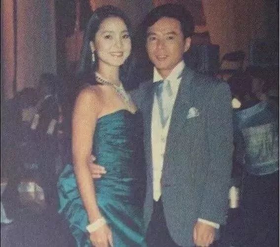 邓丽君和她错过的爱人们:想成为一名妻子