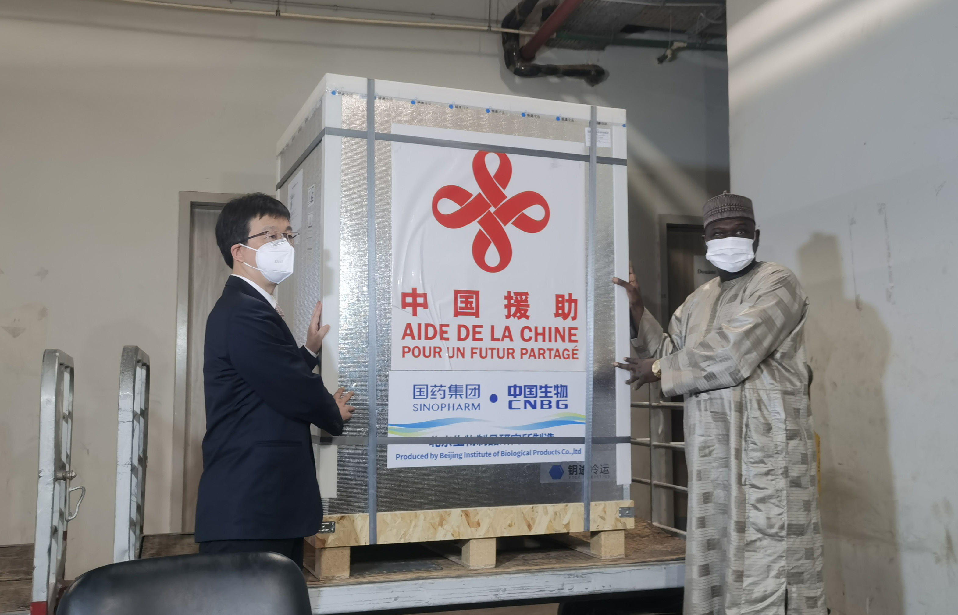 第二批中国援助尼日尔新冠疫苗运抵尼亚美