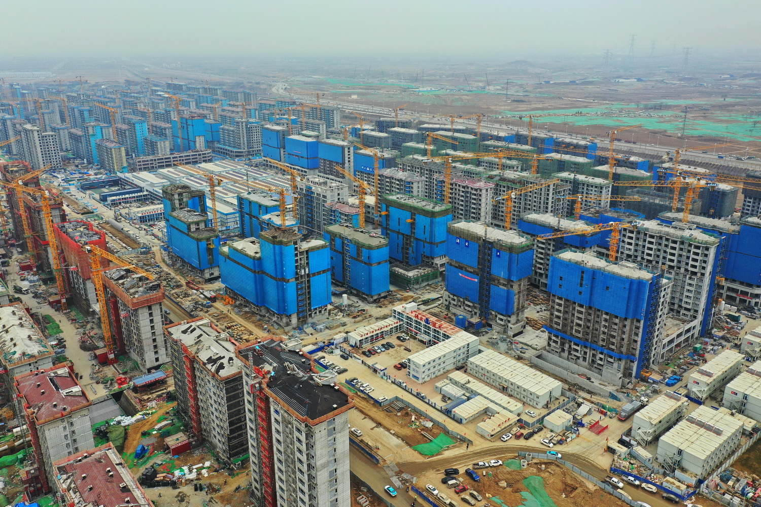 3月18日拍摄的雄安新区容东片区安置房建设现场(无人机照片).