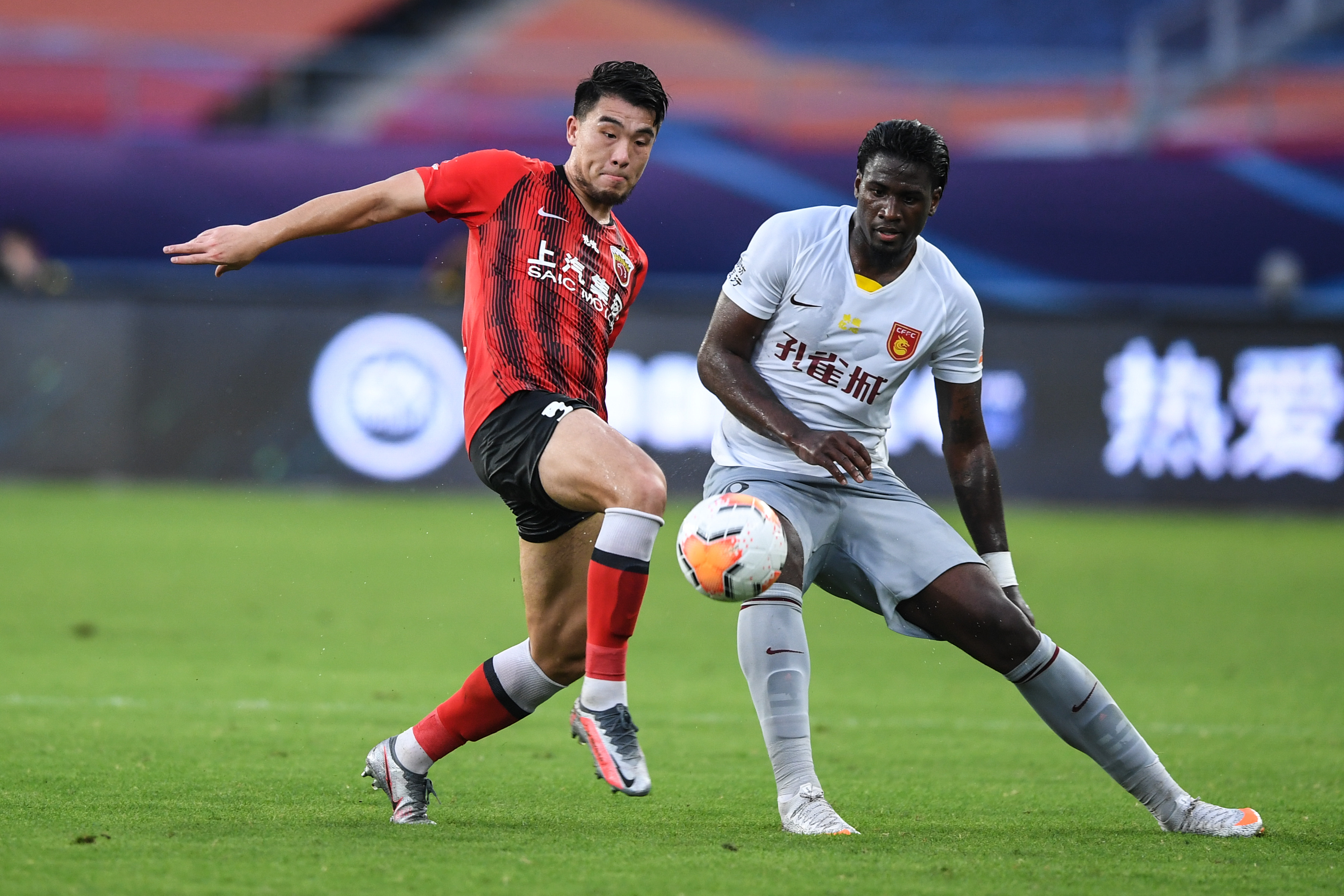 新华社记者李博摄据介绍,石柯出道于绿城青训,司职后卫,职业生涯曾