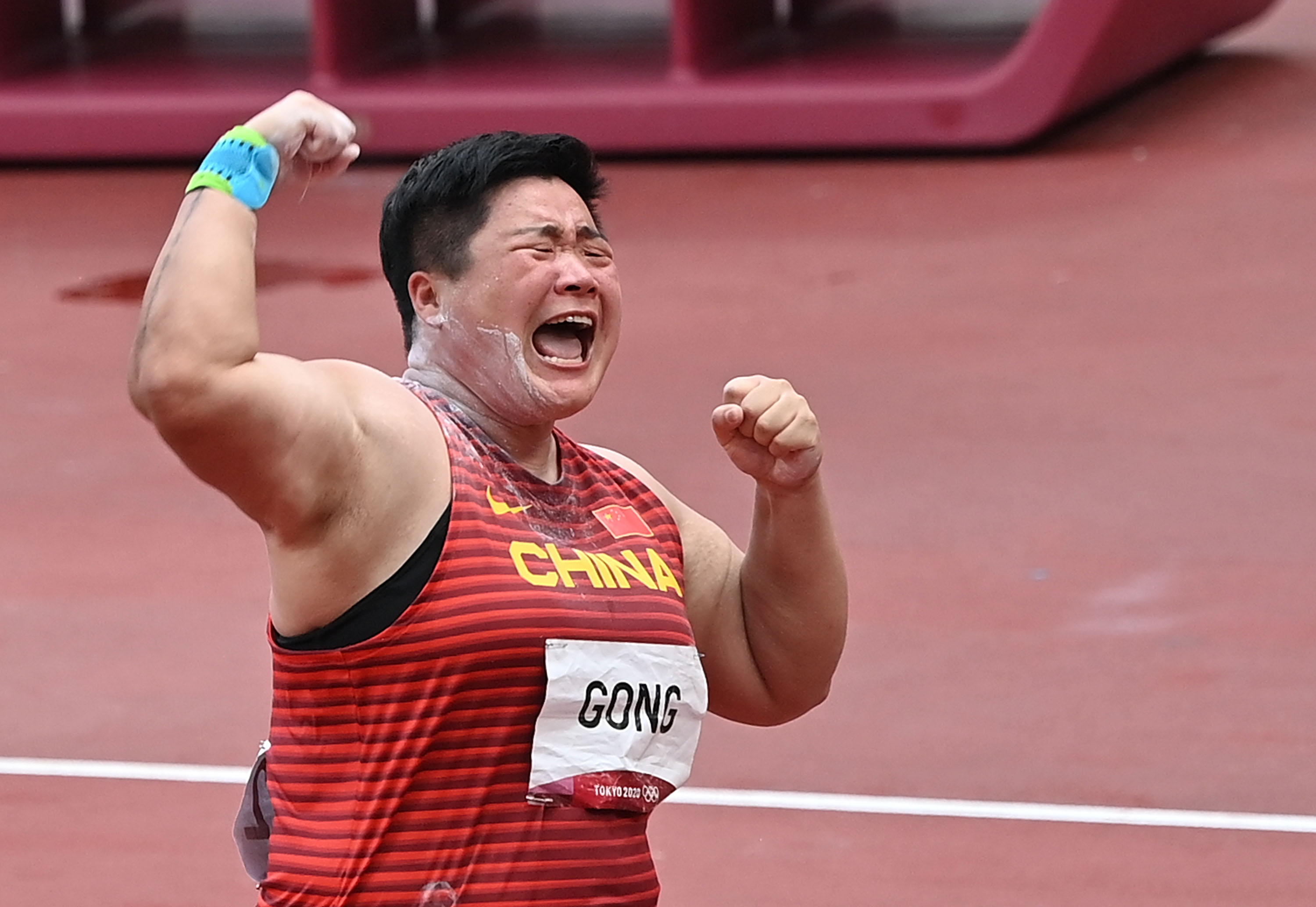 东京奥运会一掷牵金创历史四朝元老终圆梦记女子铅球奥运冠军巩立姣