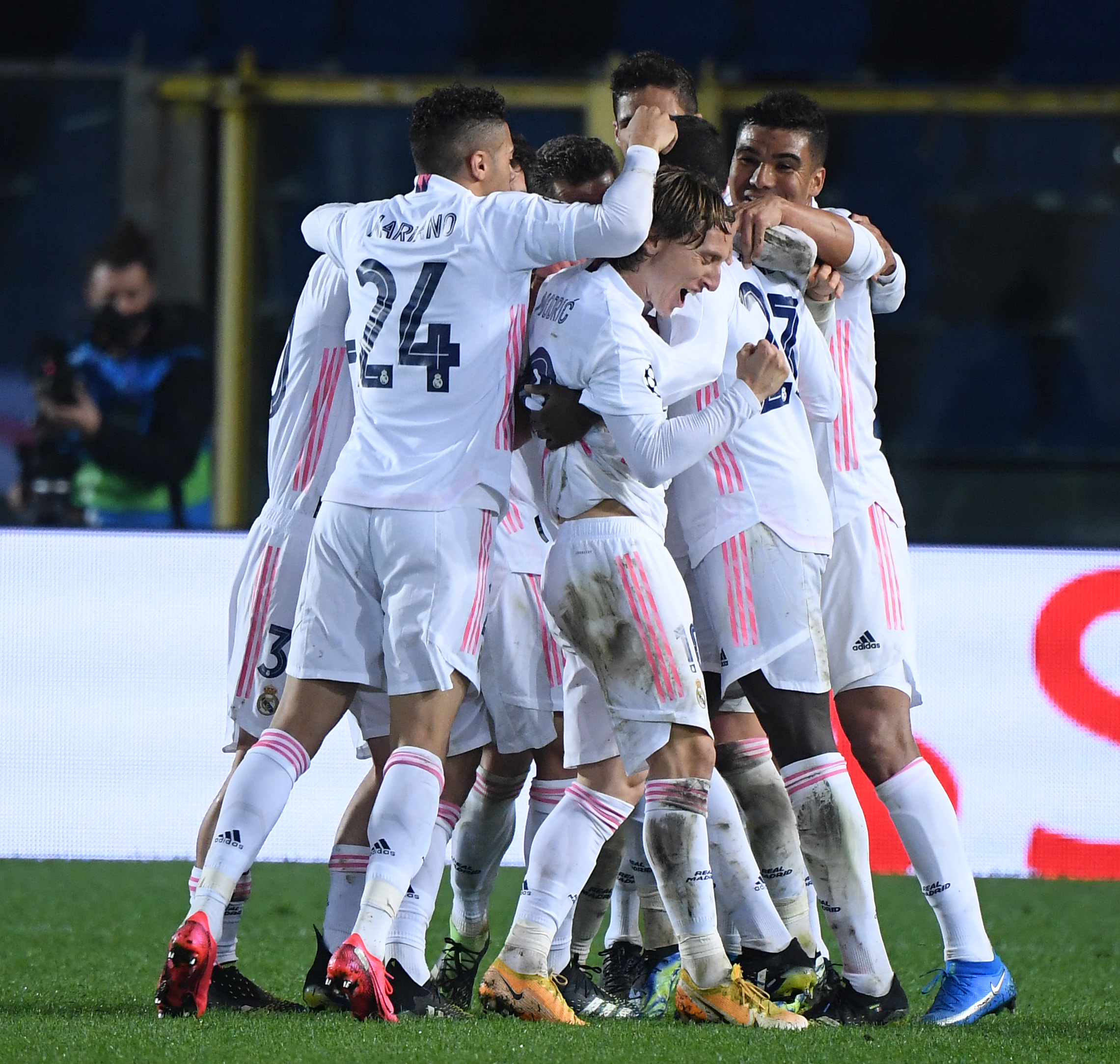 欧冠综合皇马小胜10人亚特兰大曼城两球击败门兴