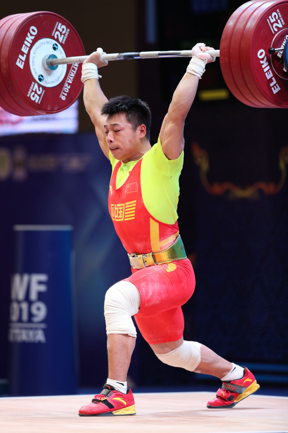 举重亚锦赛谌利军称雄罗小敏不敌名将郭婞淳