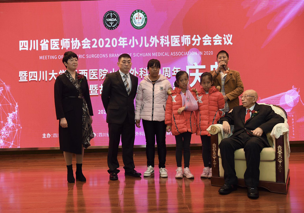 10年前华西医院抢救的连体婴儿华华和西西如今怎么样了