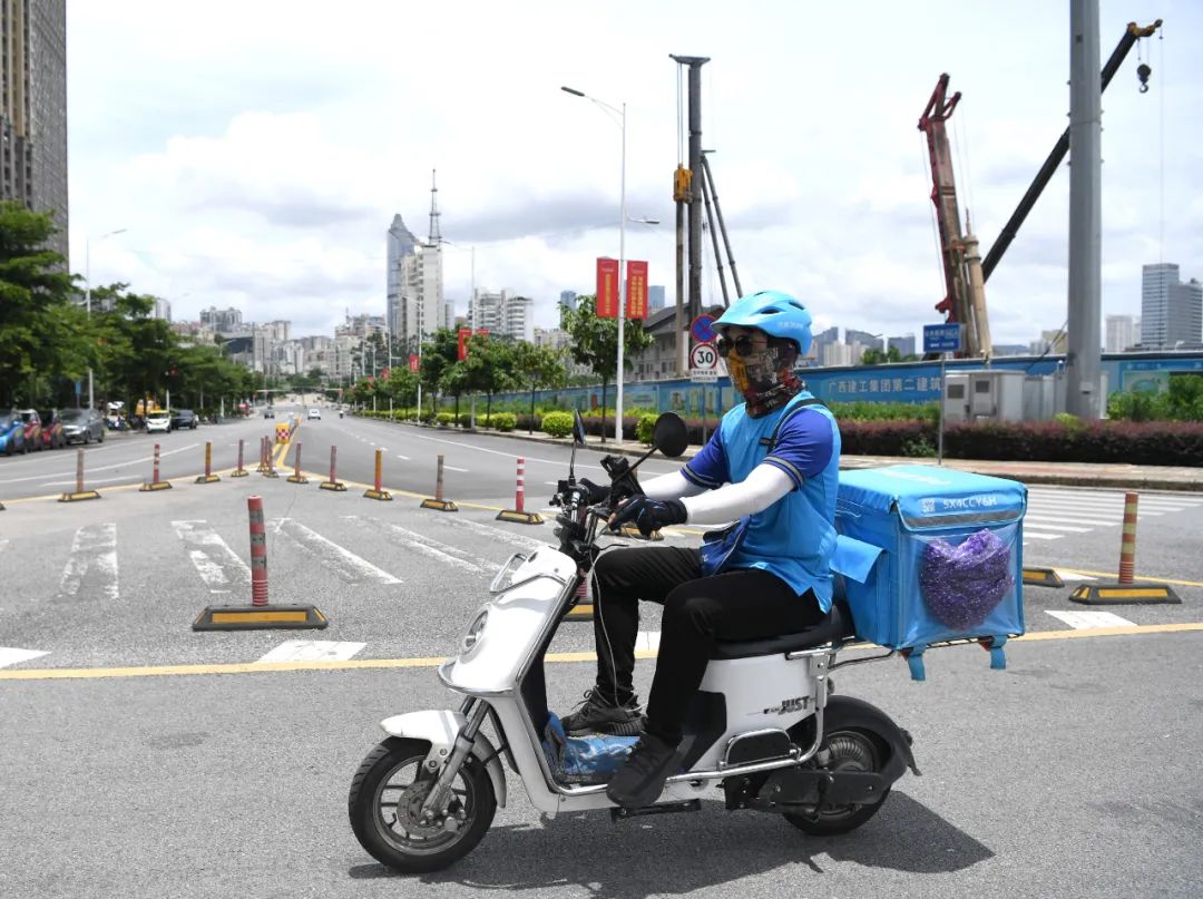 是谁在忽悠外卖骑手贷款买车