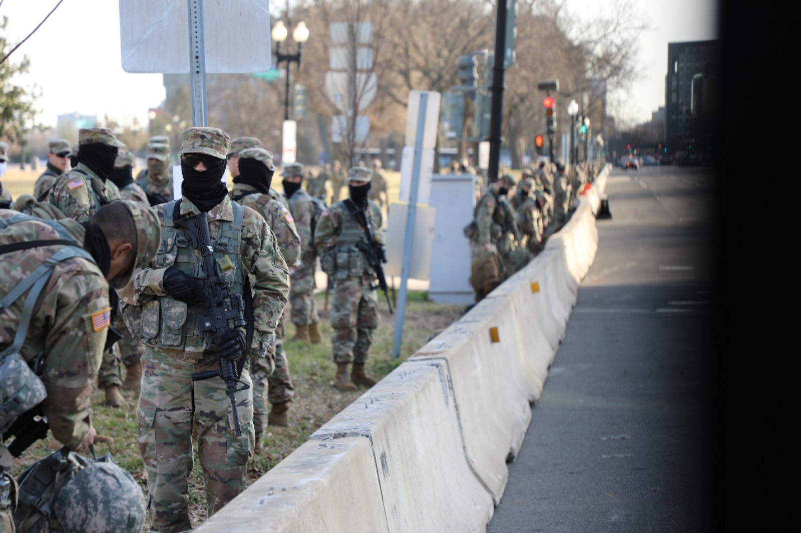美国首都华盛顿加强安保国民警卫队重兵防守国会山