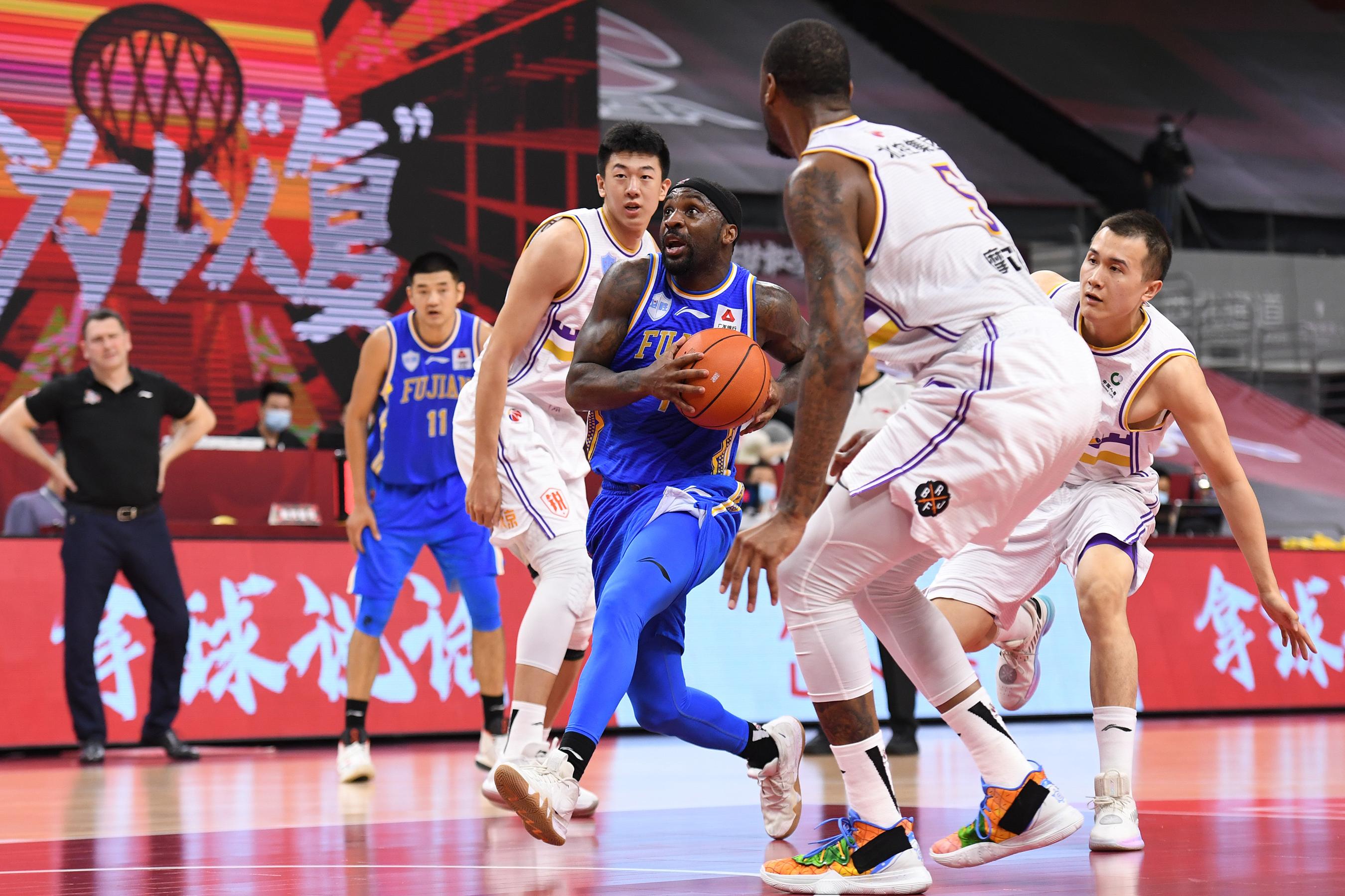 篮球cba复赛第一阶段福建豹发力胜北京控股