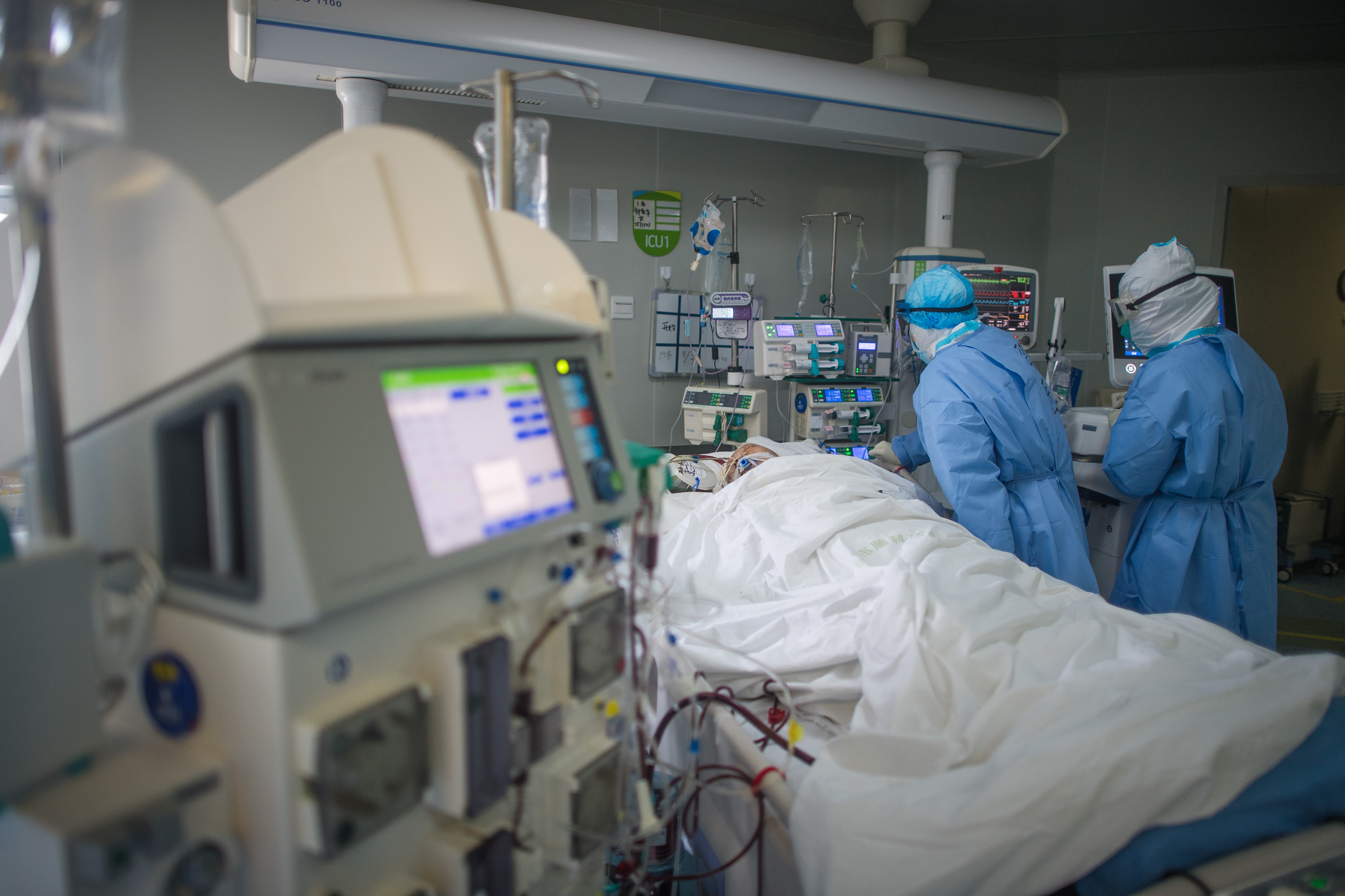 浙江省第四批援鄂医疗队邵逸夫医院团队的医护人员在完成武汉协和医院