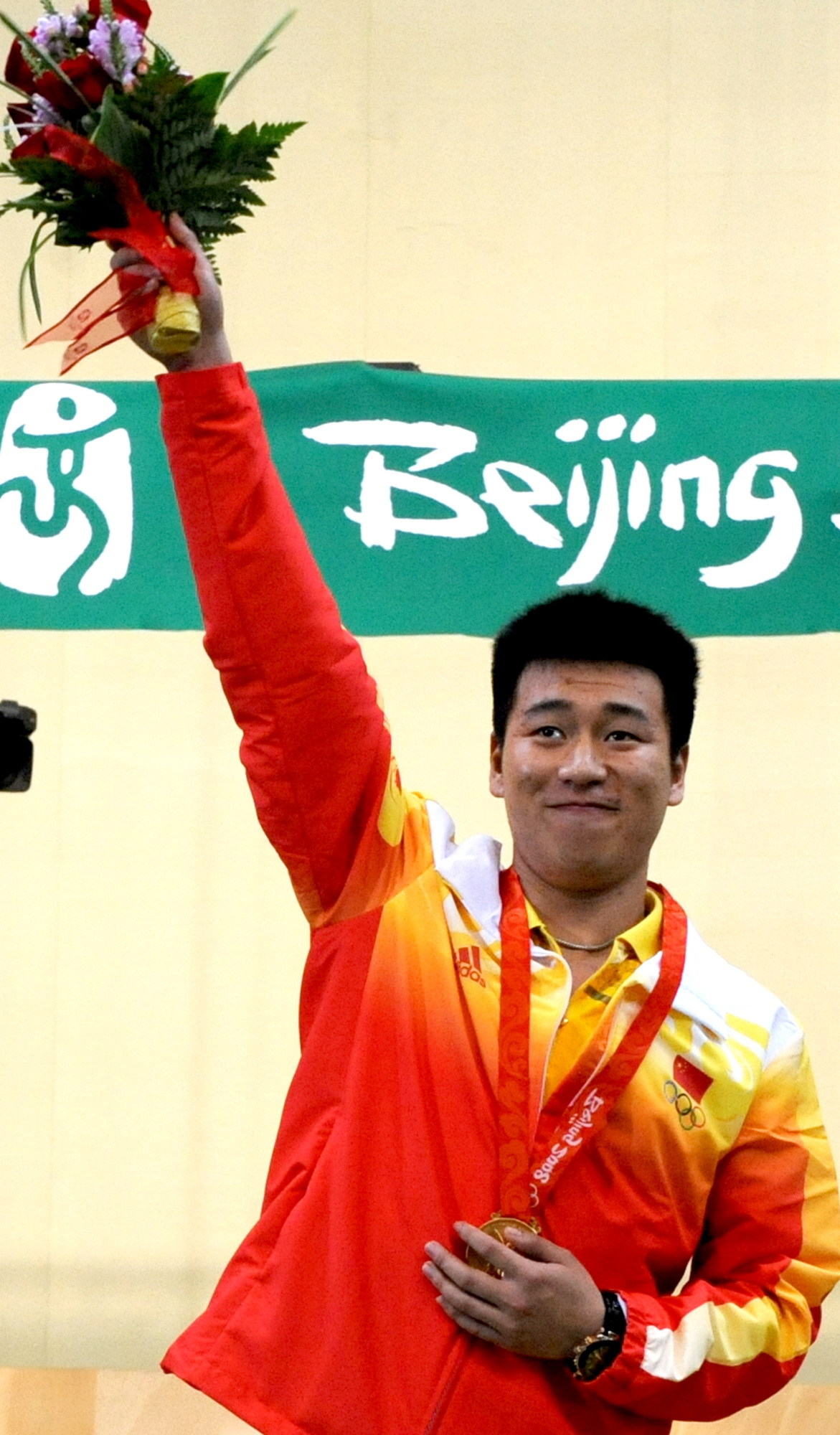 全运会特写老将庞伟全运收枪