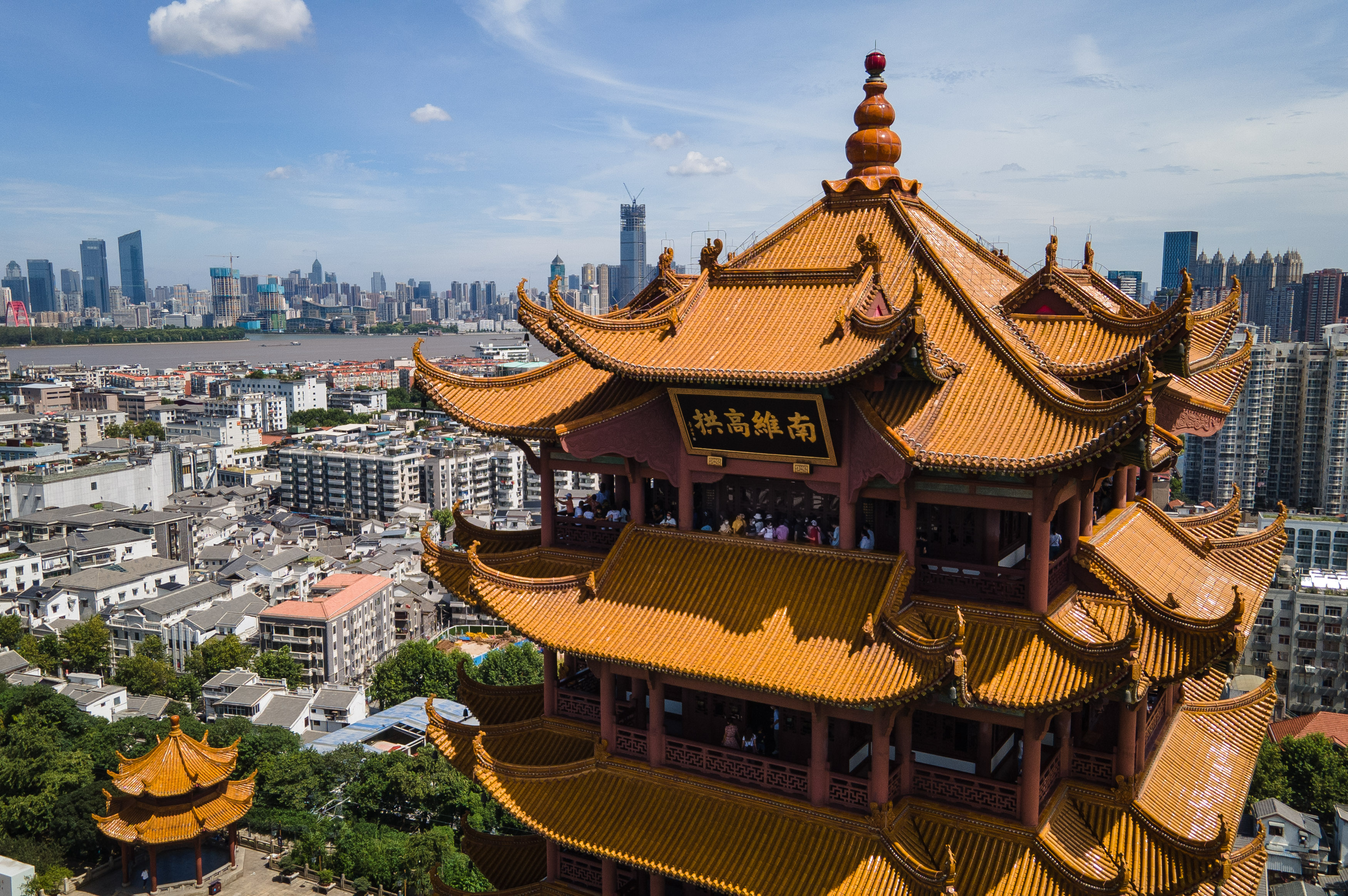 新华社)记者从湖北省文化和旅游厅了解到,当日恢复开放的a级旅游景区