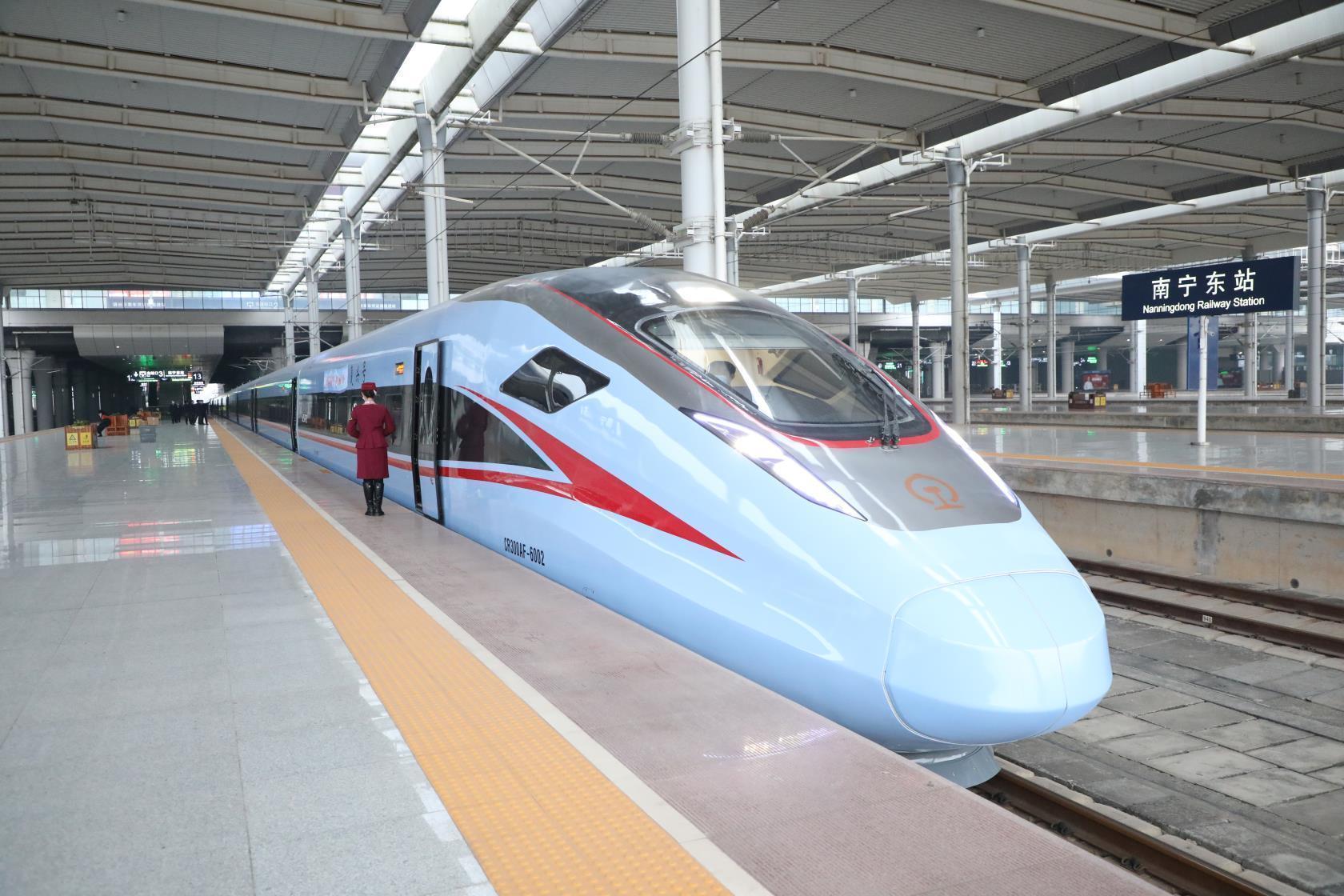 新列车运行图今起实施新型复兴号桂粤间开跑