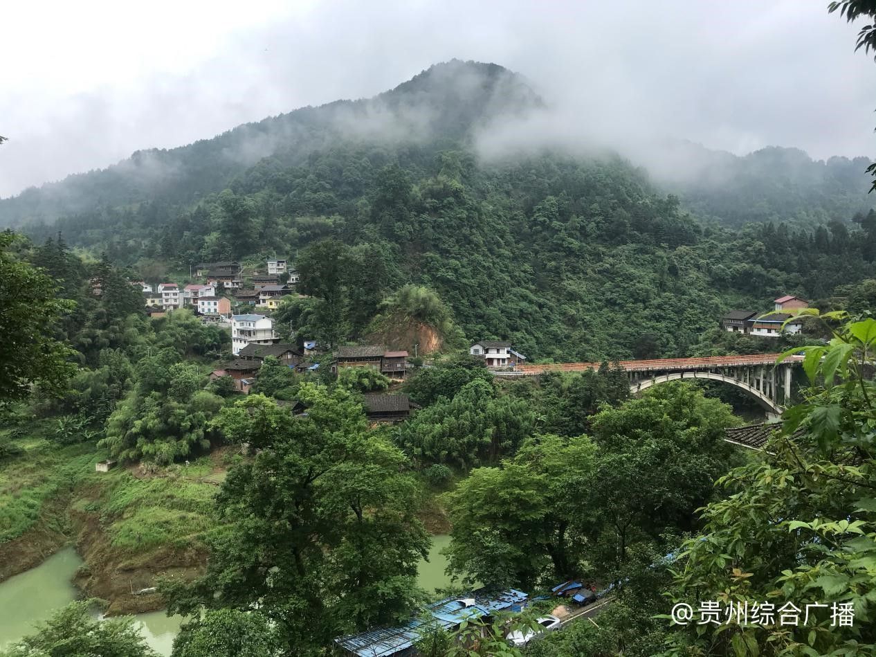 贵州剑河县最高峰:天堂界尖尖坡九脊界，海拔1620米，跨越三个乡镇