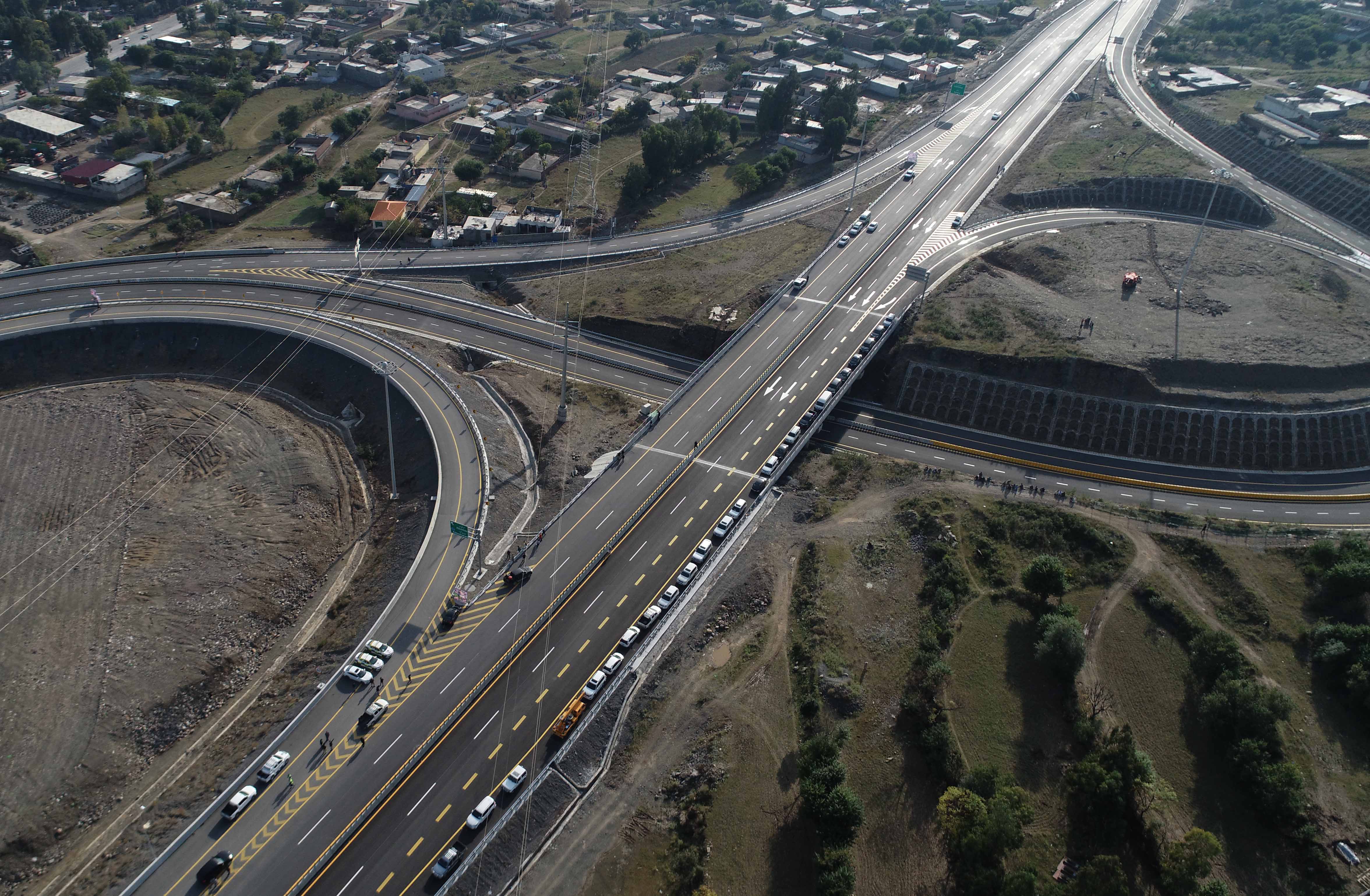 图为2019年11月18日拍摄的巴基斯坦喀喇昆仑公路二期工程赫韦利扬至曼