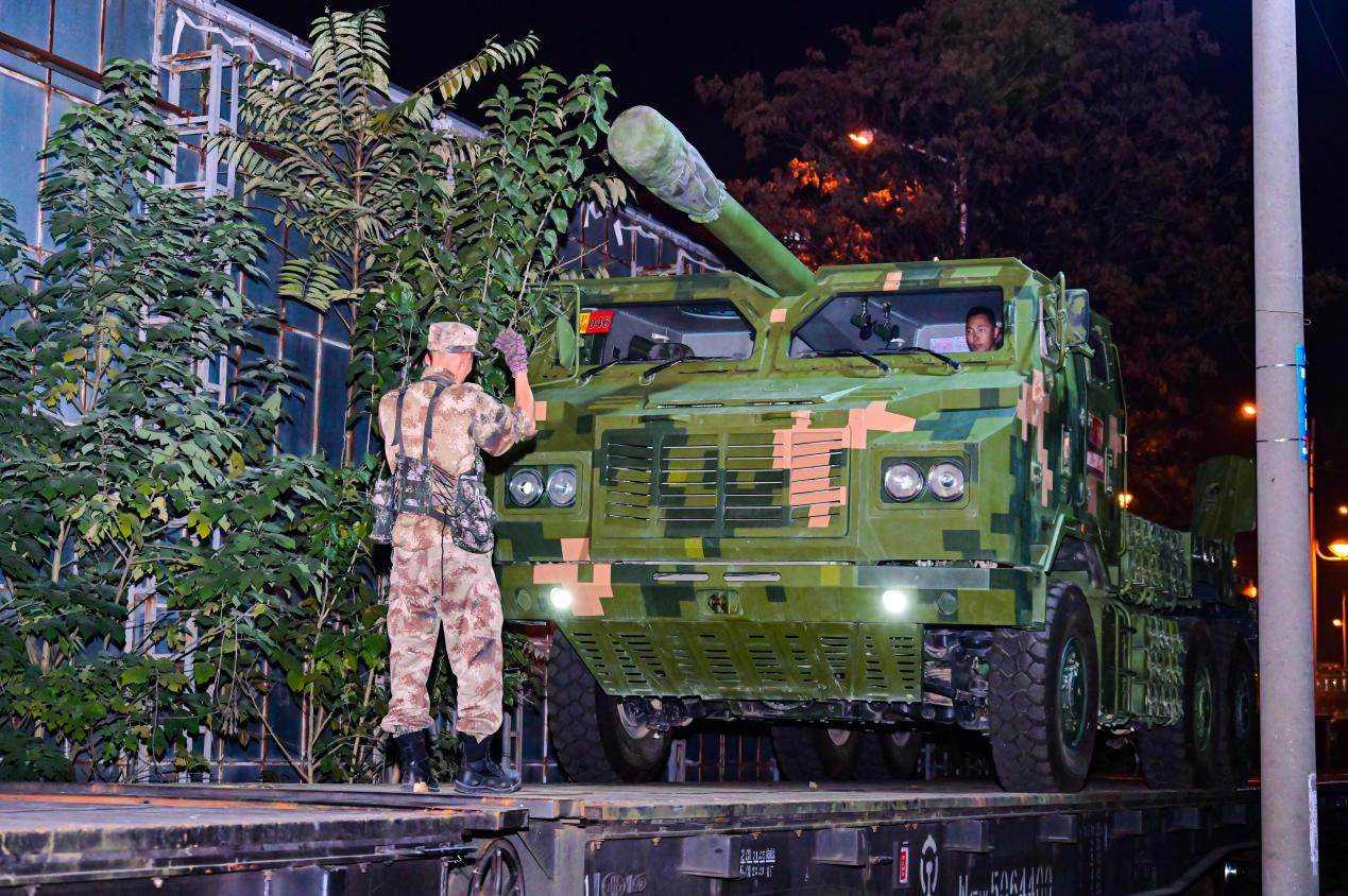 陆军第73集团军某旅千里机动检验炮兵群远距离作战能力