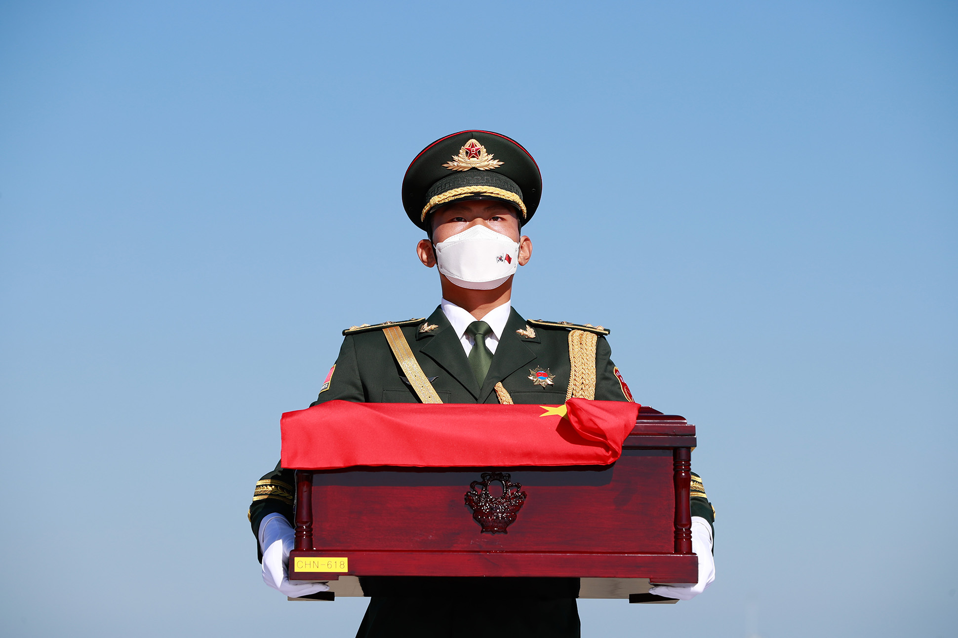 我在现场等待永被铭记的一天和不能忘却的一年