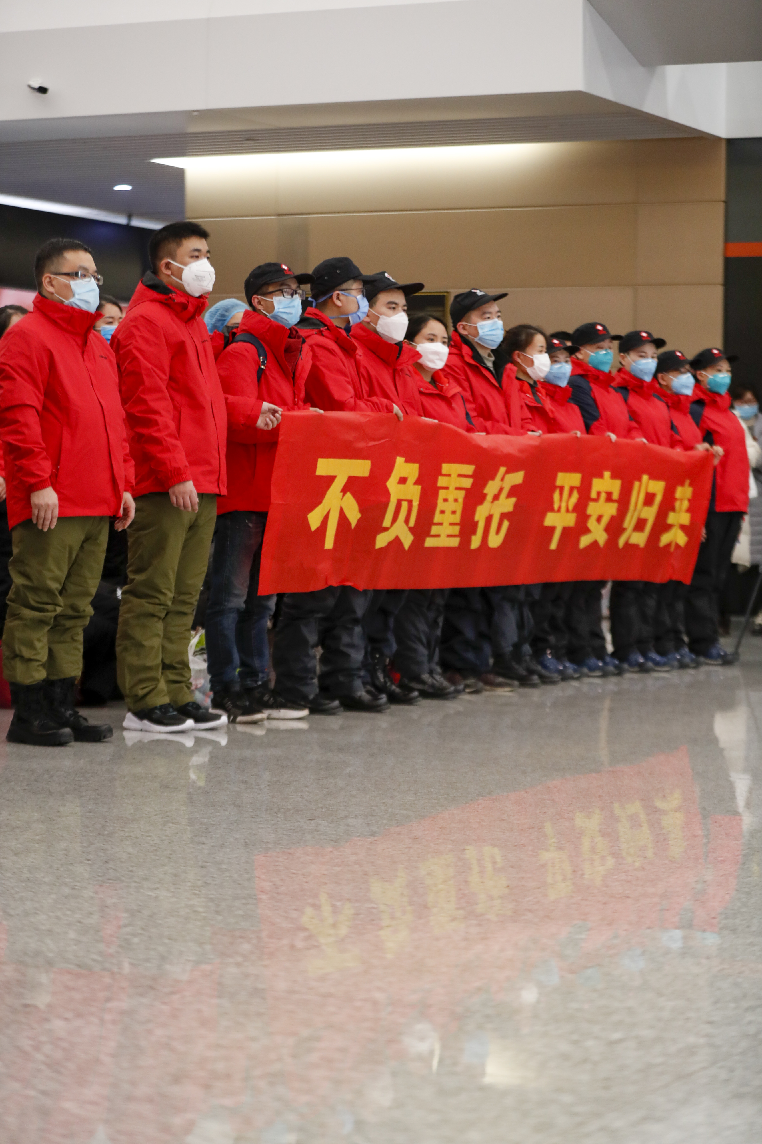 重庆背起行囊驰援武汉