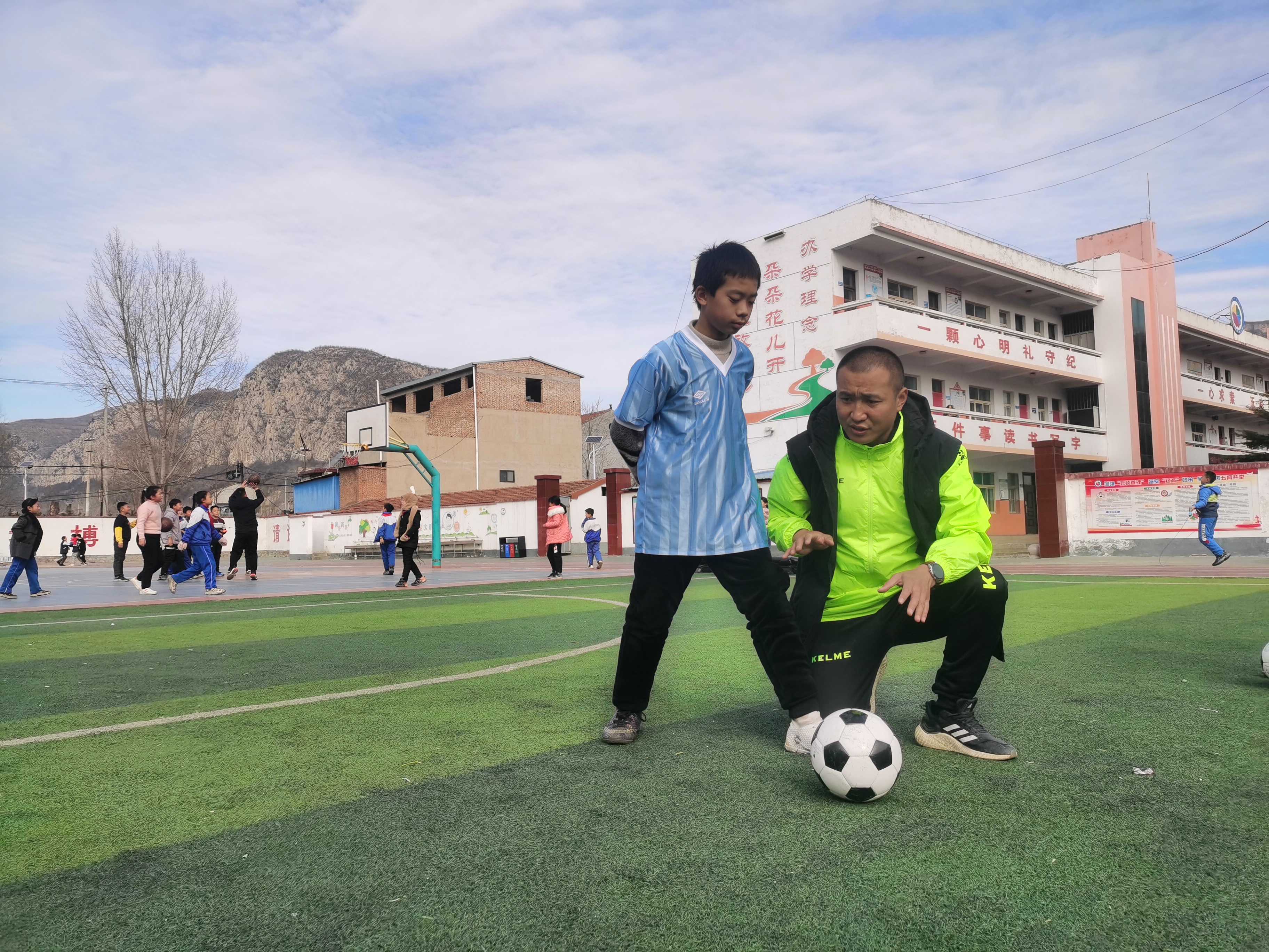 杨家峪小学足球图片