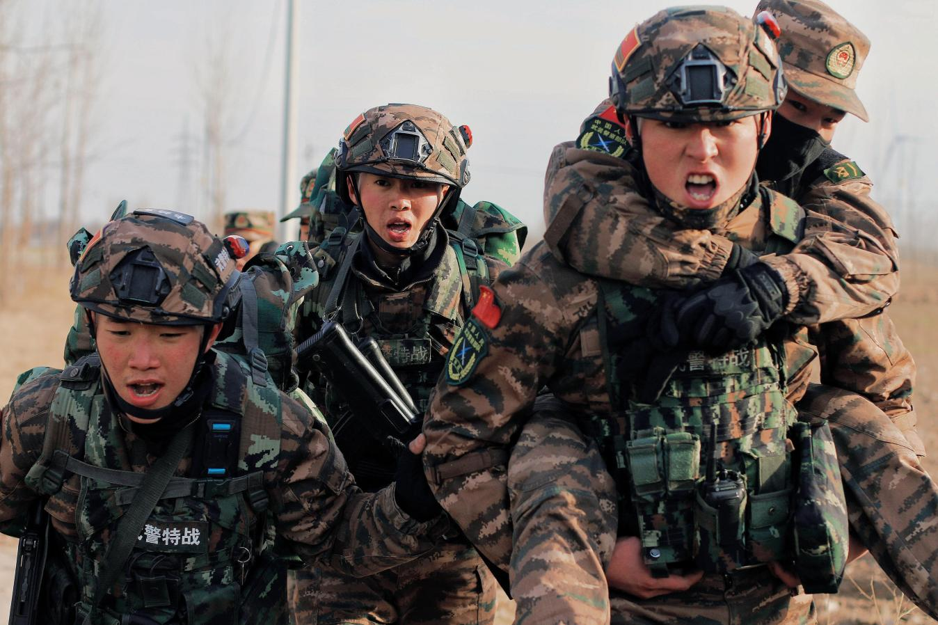 大图直击武警河南总队展开冬季大练兵