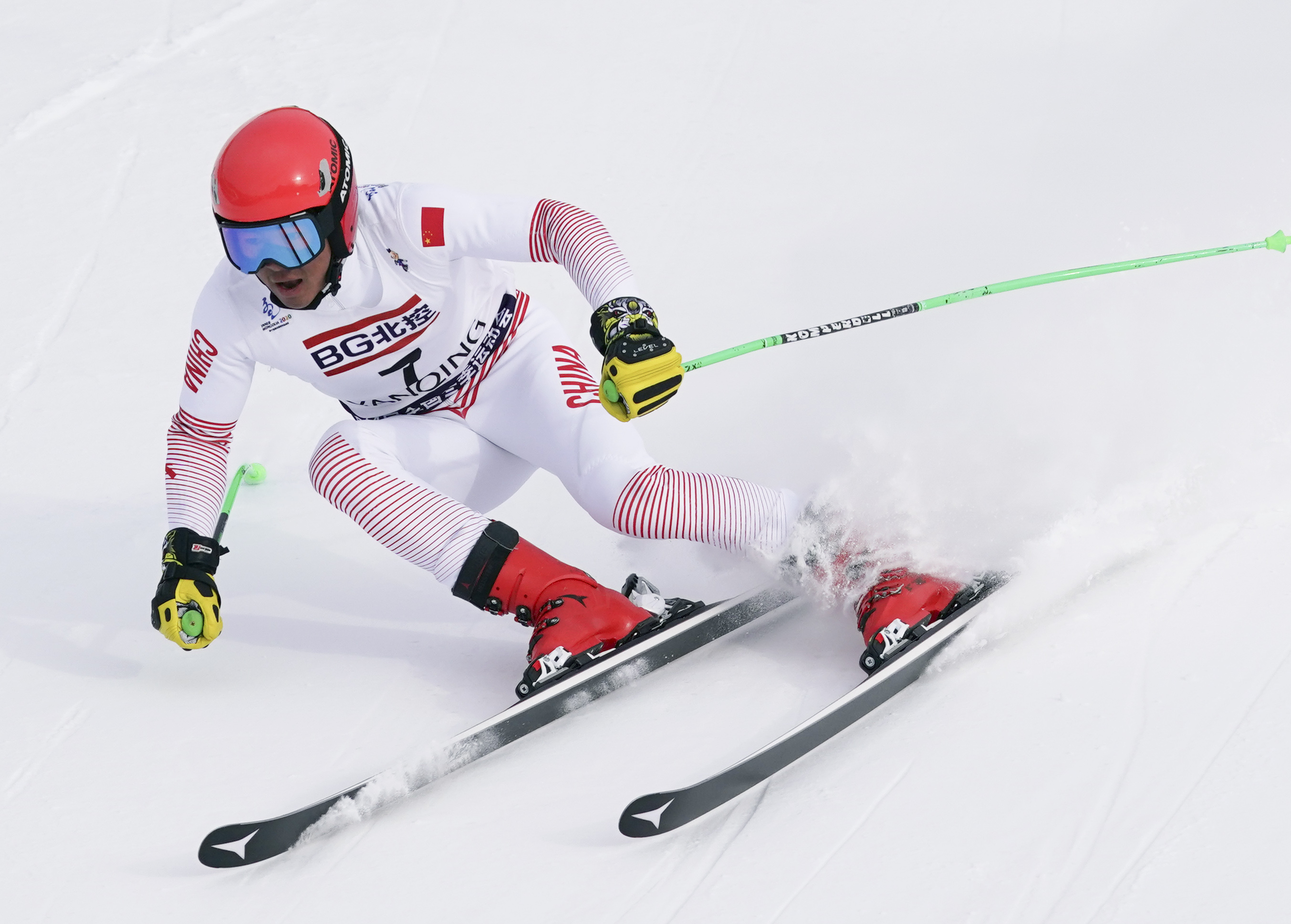 全冬会高山滑雪比赛次日黑龙江选手包揽两枚金牌
