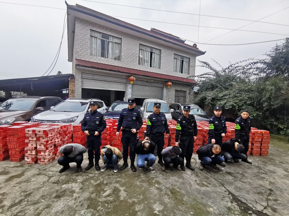 图为案件查获现场2019年12月28日,雅安市烟草专卖局接到举报,称有一