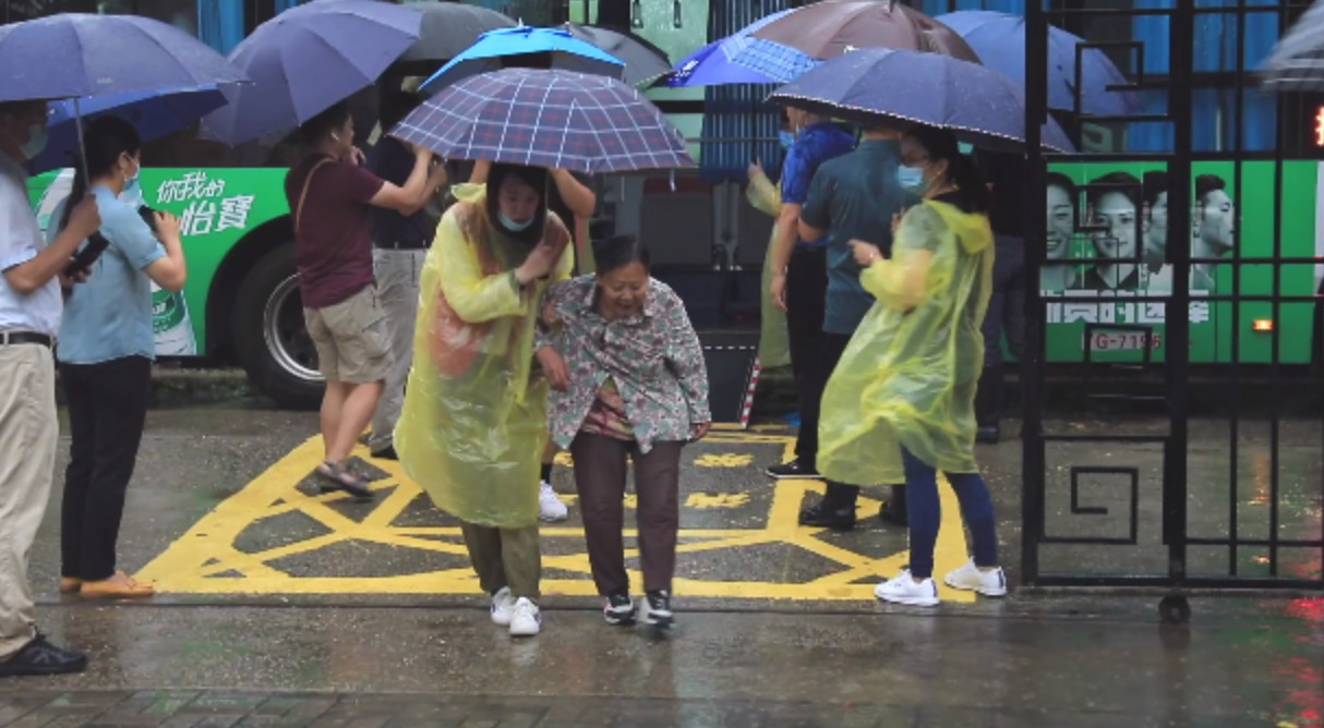 南京水位下降长江八卦洲撤离群众陆续返回