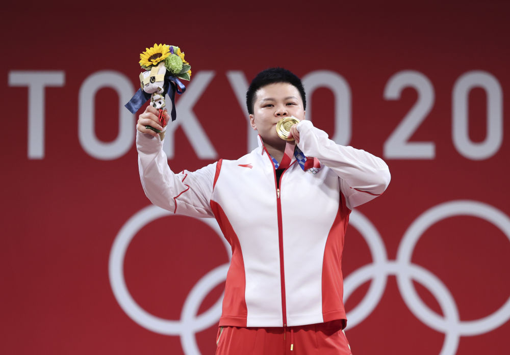 东京奥运会为梦想增重汪周雨夺女子举重87公斤级金牌