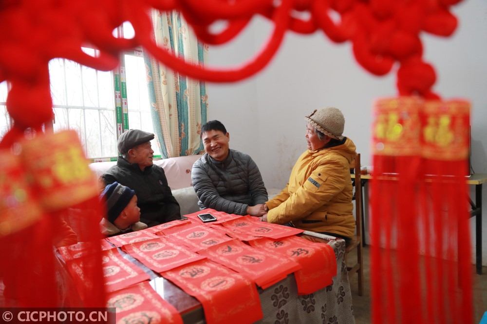 貴州畢節就地過年的第一書記