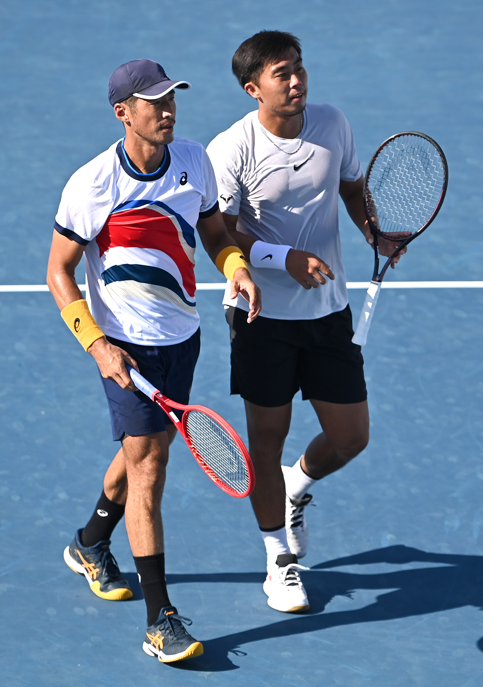 李喆高鑫徐一璠杨钊煊分获十四运会网球男女双打冠军