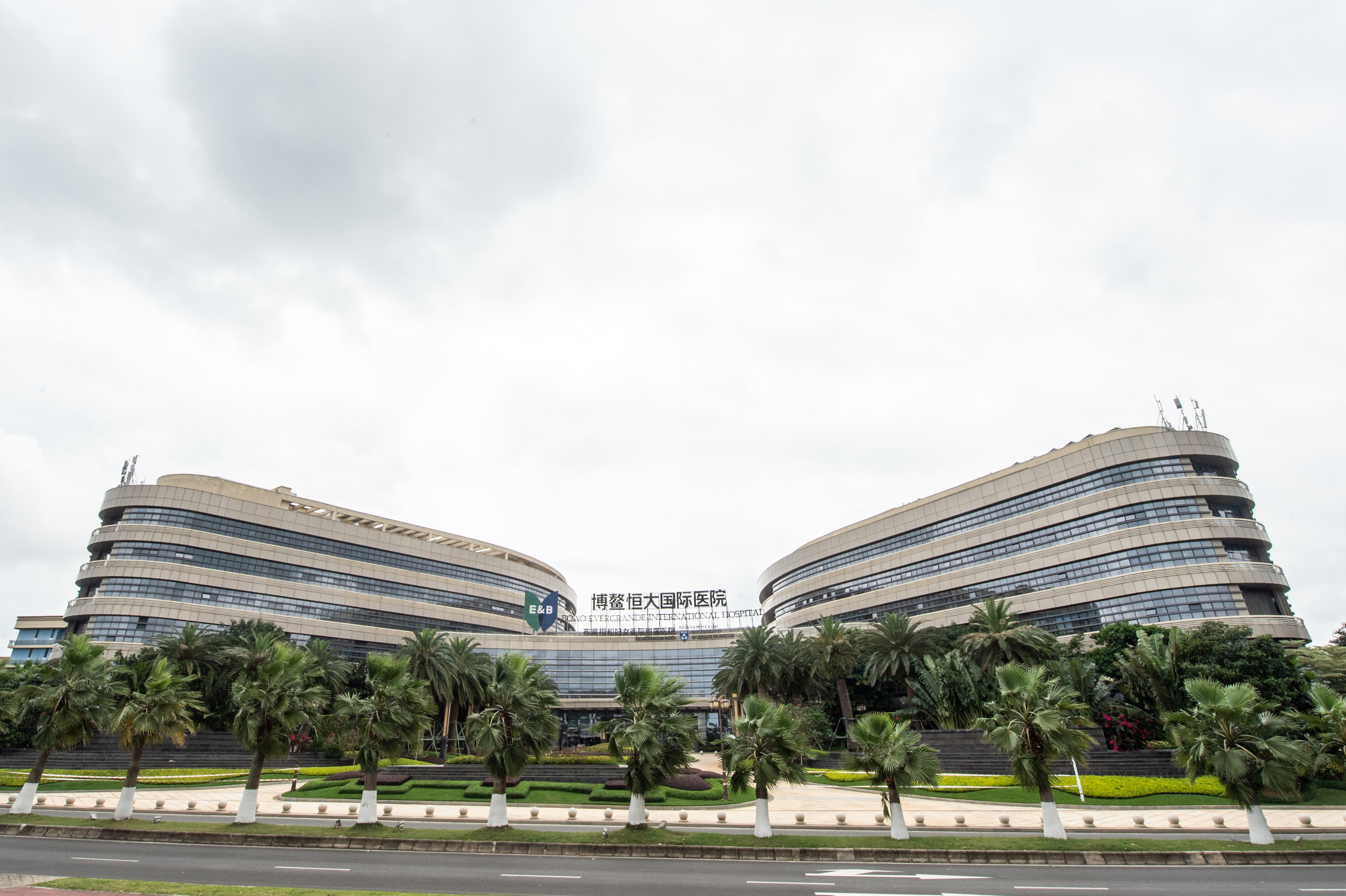 这是2020年4月3日拍摄的博鳌恒大国际医院的大楼.