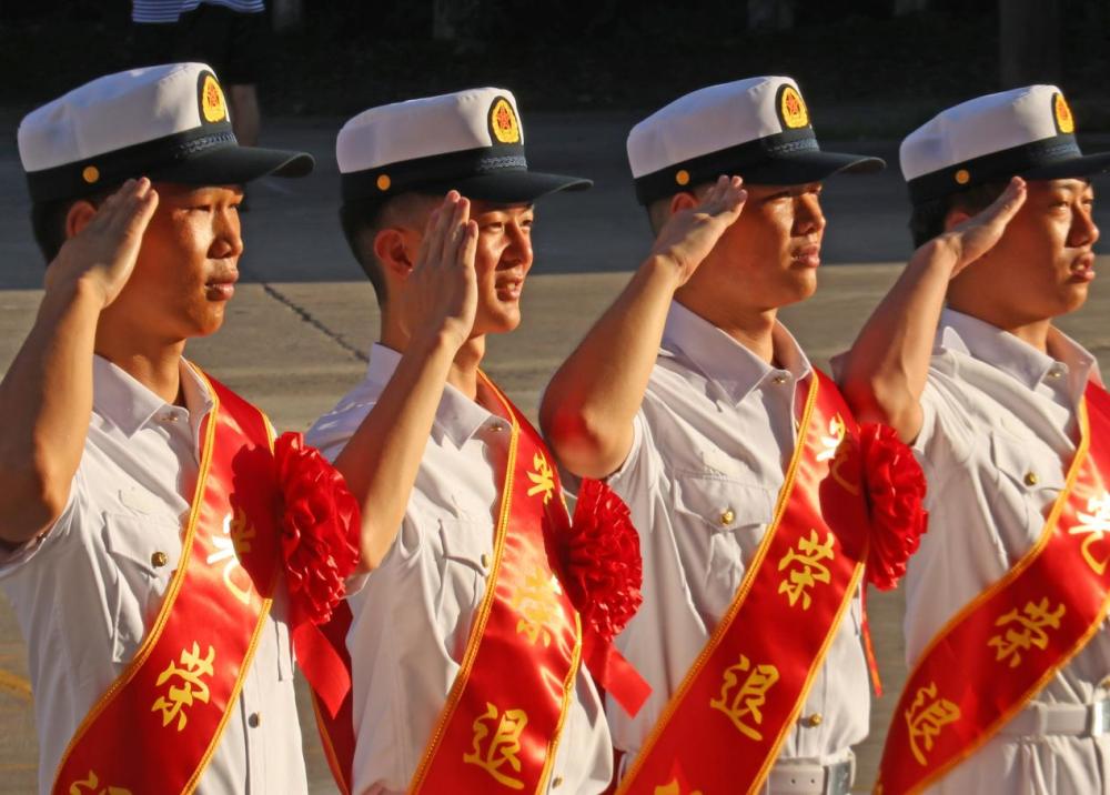 东部战区海军某基地教导大队举行士兵退役仪式